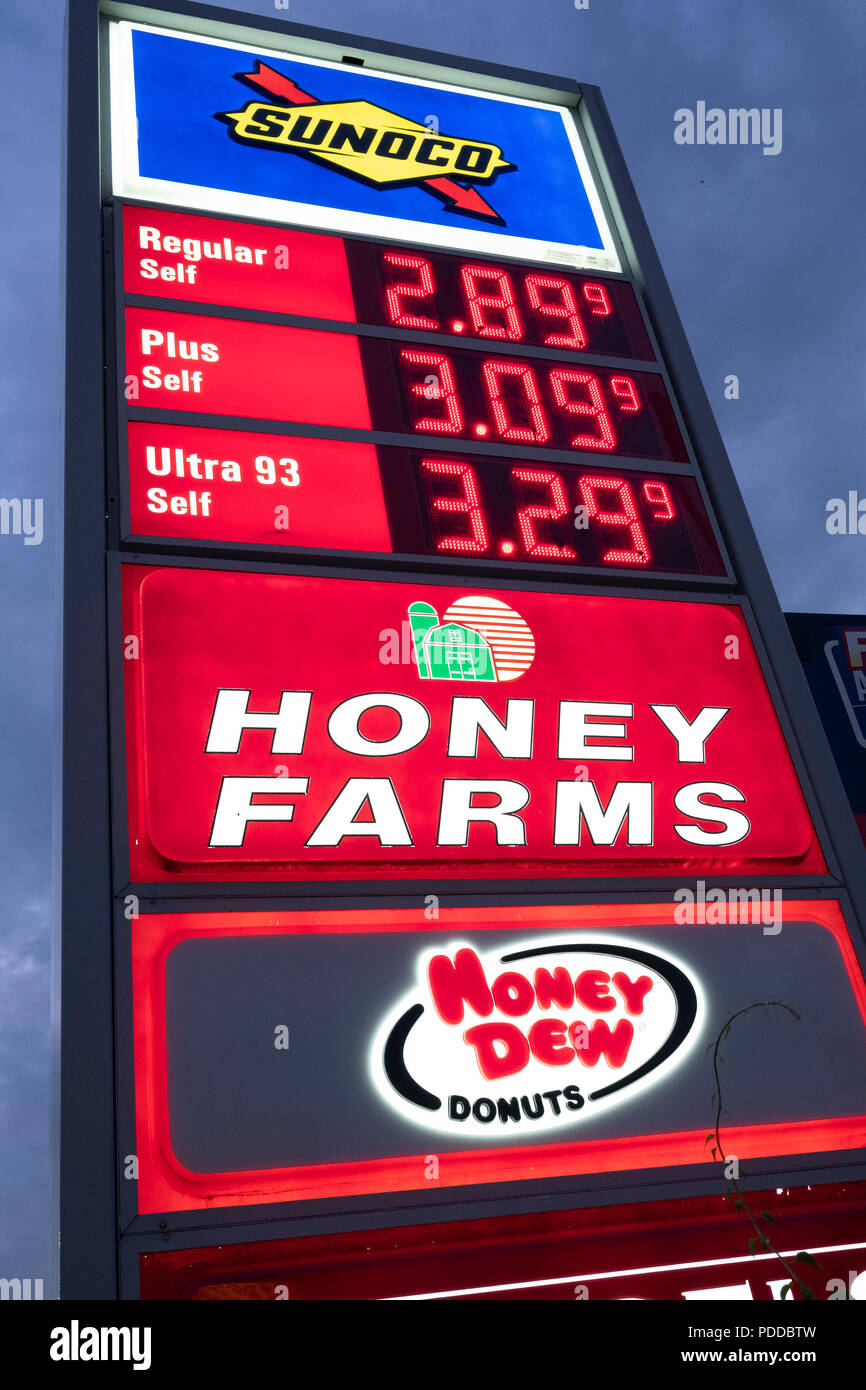 Sign at a Honey Farms gas station on Highland Street Worcester, MA Stock Photo