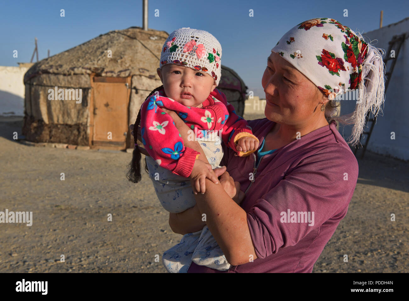 A Kyrgyz woman and her daughter, Karakul Lake, Tajikistan Stock Photo