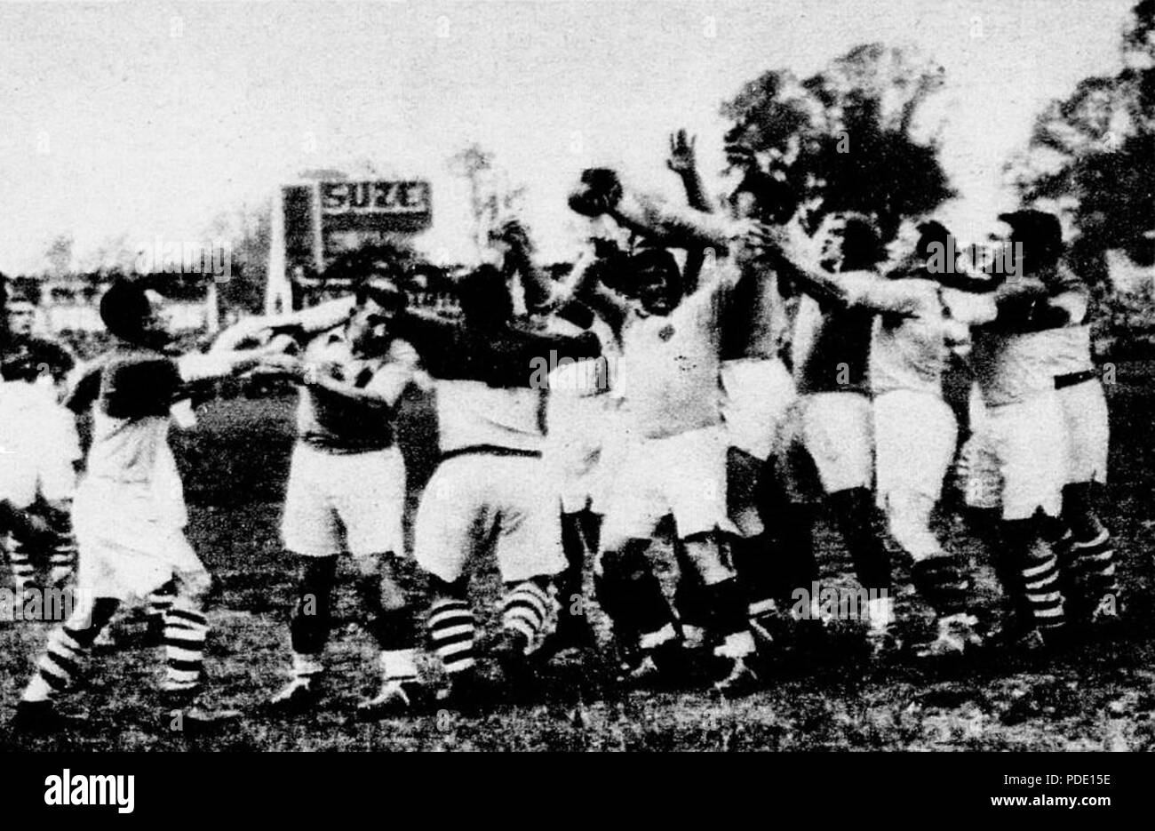 98 Championnat de France de rugby 1935, Biarritz - USAP, touche pour Perpignan (G. à D. Vails Georges, Munna, Bousquet (avec le ballon), Danoy et Raynal Stock Photo