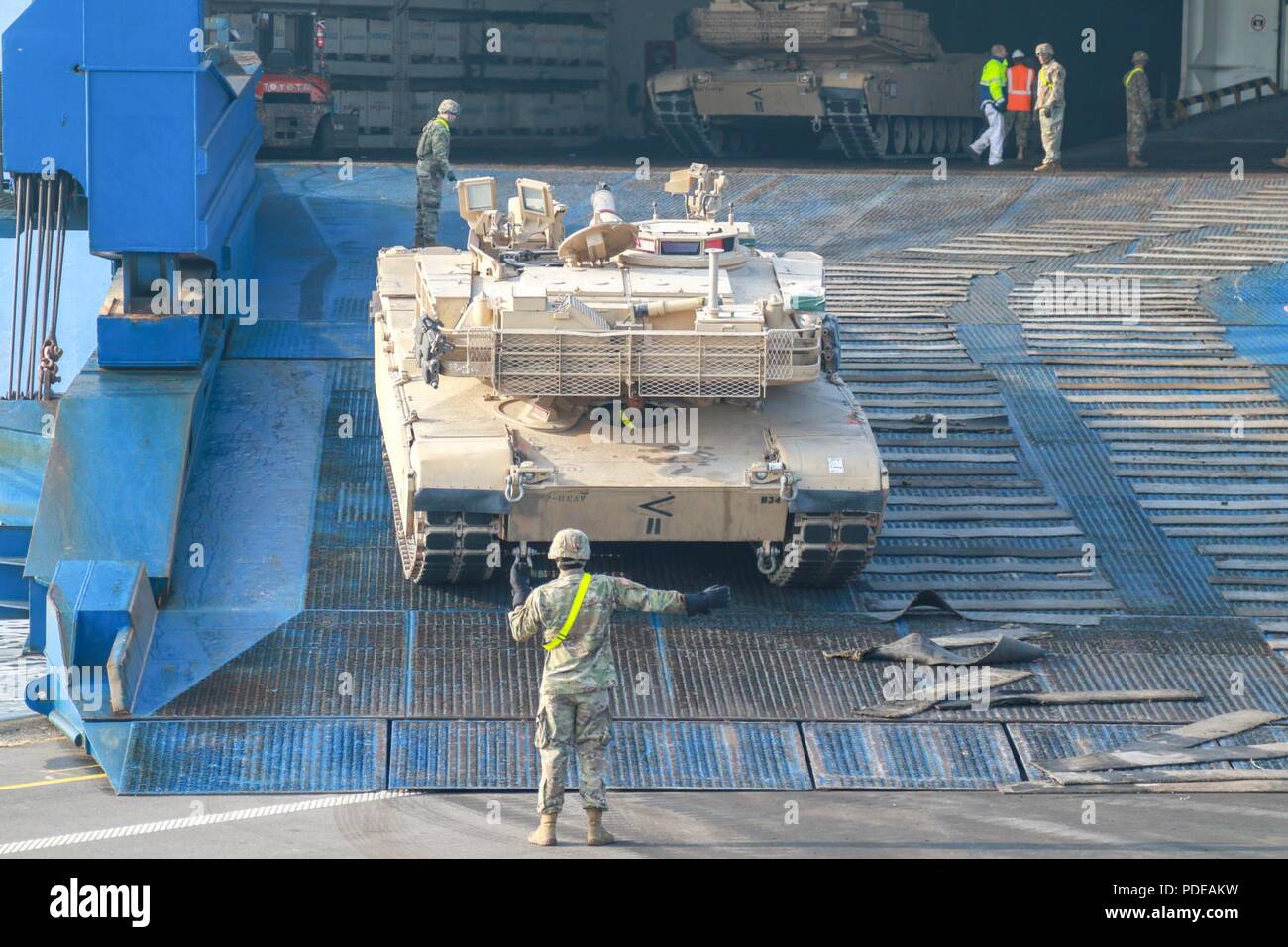 Us navy unloading vehicles in hi-res stock photography and images - Alamy