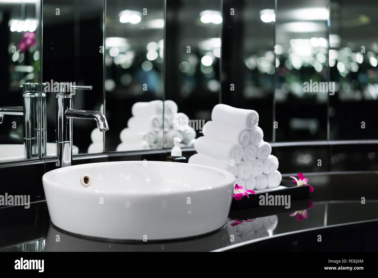 Wash basin hotel hires stock photography and images Alamy