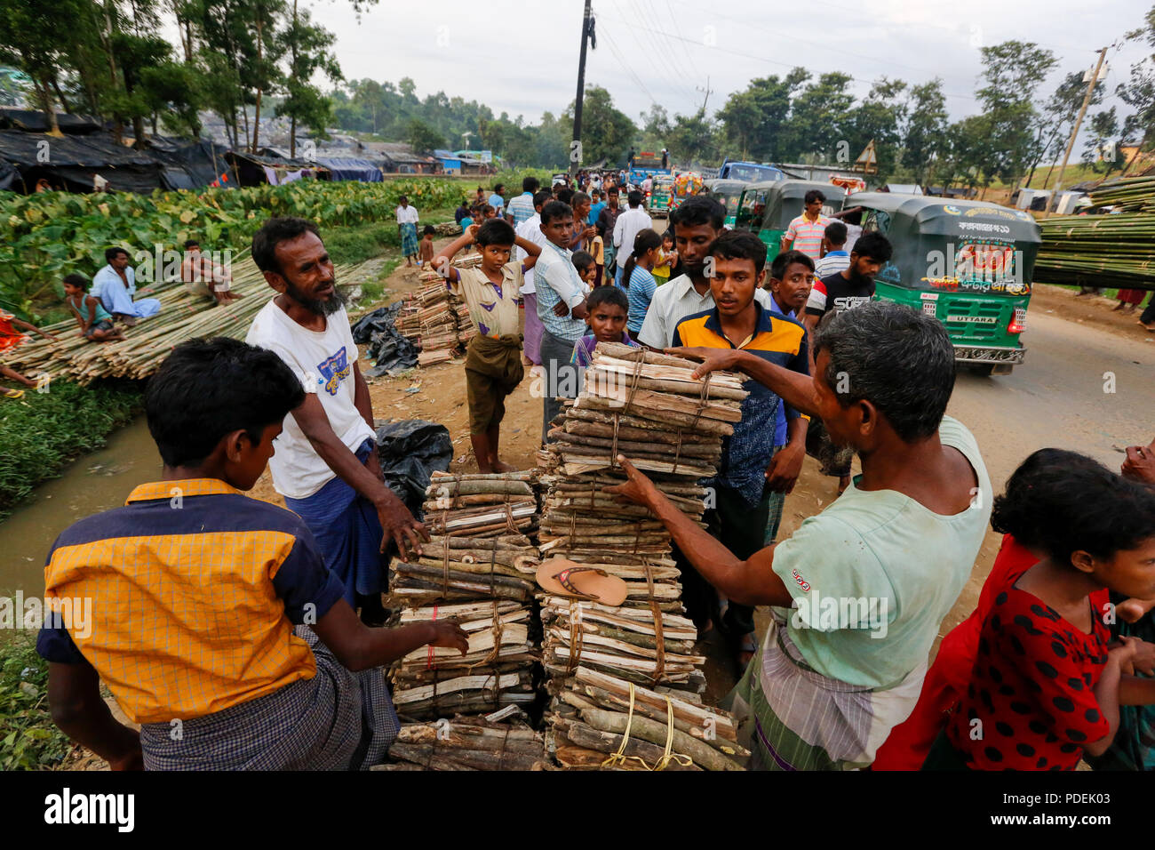 Rohingya refugees buy firewoods in front of the Kutupalong Refugee Camp. Cox's Bazar, Bangladesh Stock Photo