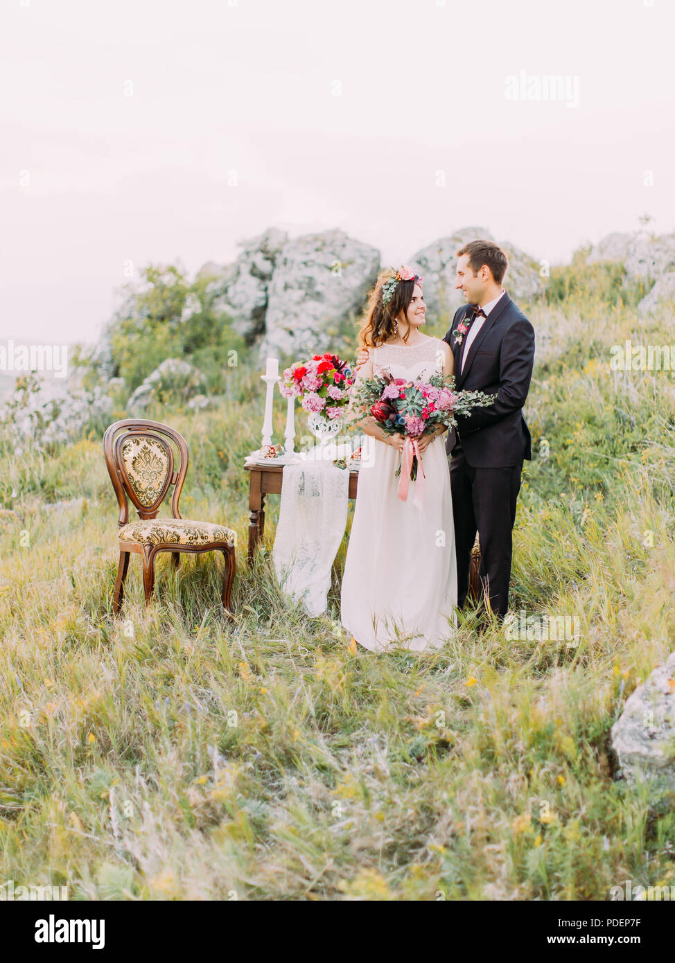 Portrait newlyweds near tree hi-res stock photography and images - Alamy
