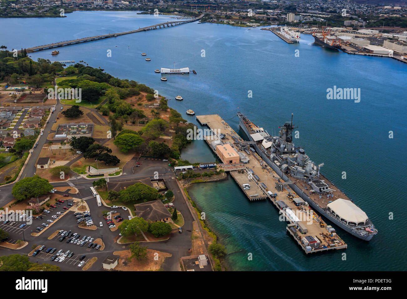 Aerial view of USS Missouri (BB-63) battleship and USS Arizona Memorial,  World War II Valor In The Pacific National Monument in Pearl Harbor  Honolulu Stock Photo - Alamy