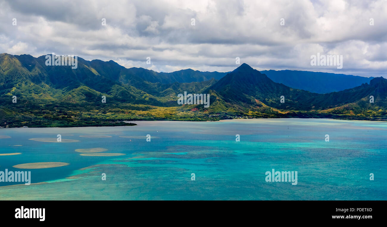 Blue ocean aerial oahu hi-res stock photography and images - Alamy