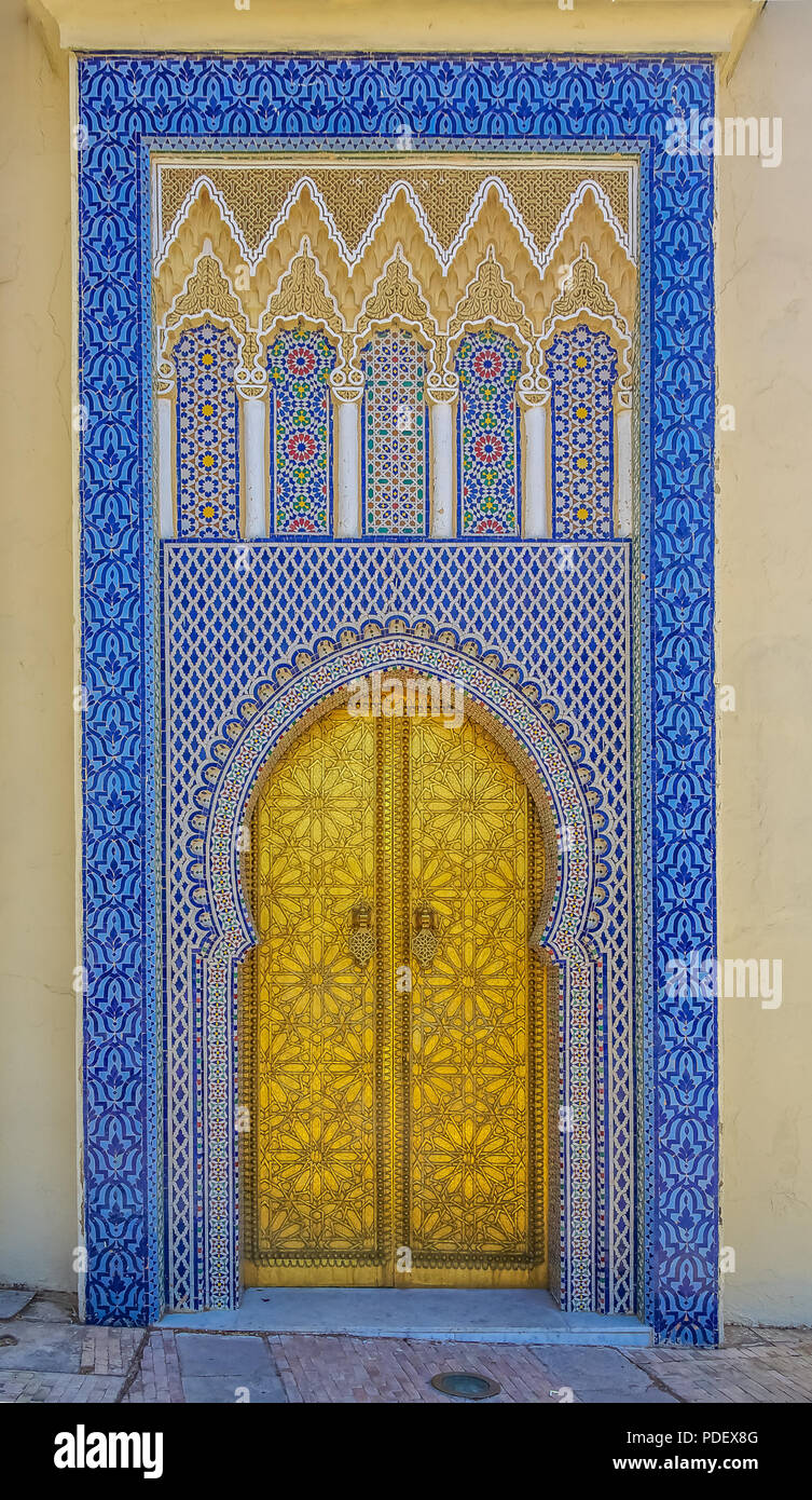 Gate to the palace of the king of Morocco in Fez, Morocco Stock Photo ...