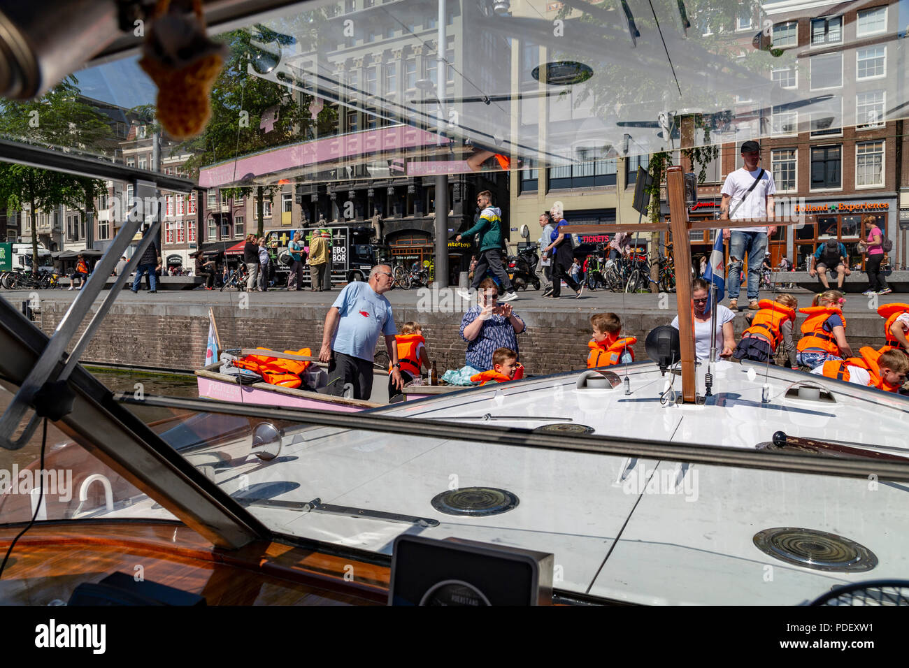 Kids learning about water in school hires stock photography and images