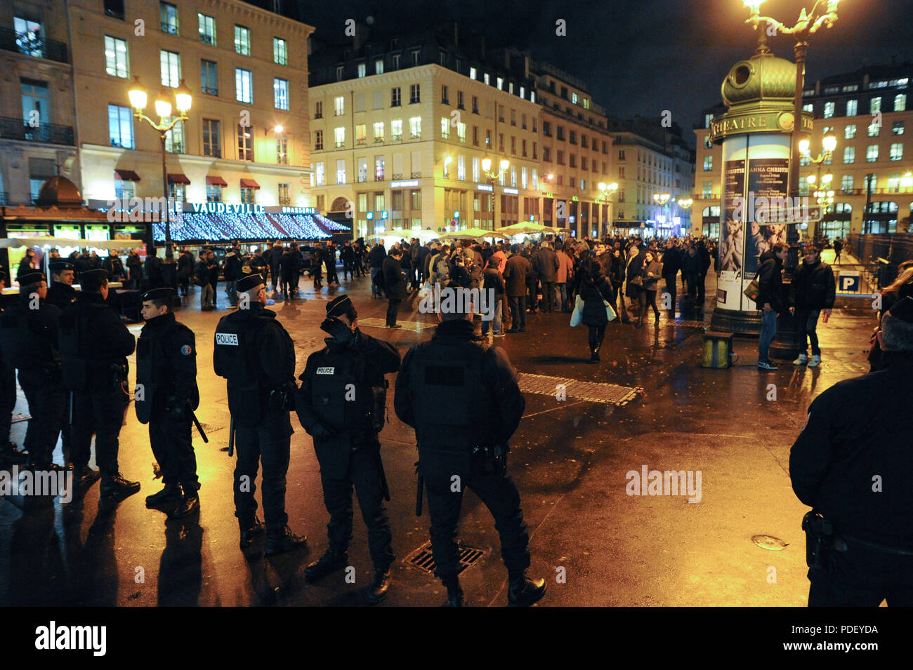 January 8, 2015 - Paris, France: French police prevent the right-wing Riposte Laique ('Secular Retaliation') group, known for its fiery anti-Islam rhetoric, from holding a rally in protest at the Charlie Hebdo killings. The rally was forbidden on the ground of being a risk to public order. Riposte Laique had called for mass anti-Islam protests in Paris, similar to the Pegida movement in Germany, a few days before the deadly shooting on Charlie Hebdo. Des militants de Riposte Laique se rassemblent place de la Bourse lors d'une manifestation interdite, au lendemain de l'attentat contre Charlie H - Stock Image