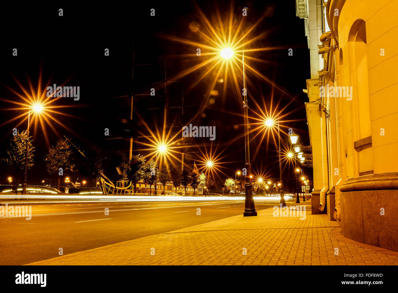 Night city street lights, bokeh, background, darkness. Night lights of the  city Rays from the lights. Light loop from the headlights Stock Photo -  Alamy