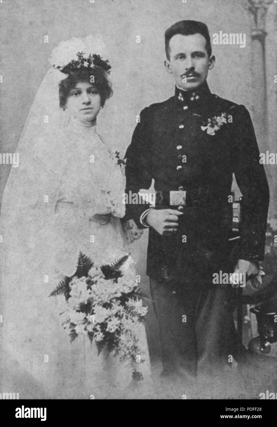 LEAH RAE FINDS LOVE AT SEA AND TIES THE KNOT TO CAPTAIN SANDY OF “BELOW  DECK MEDITERRANEAN” | Bridal Reflections, image size:903x1390