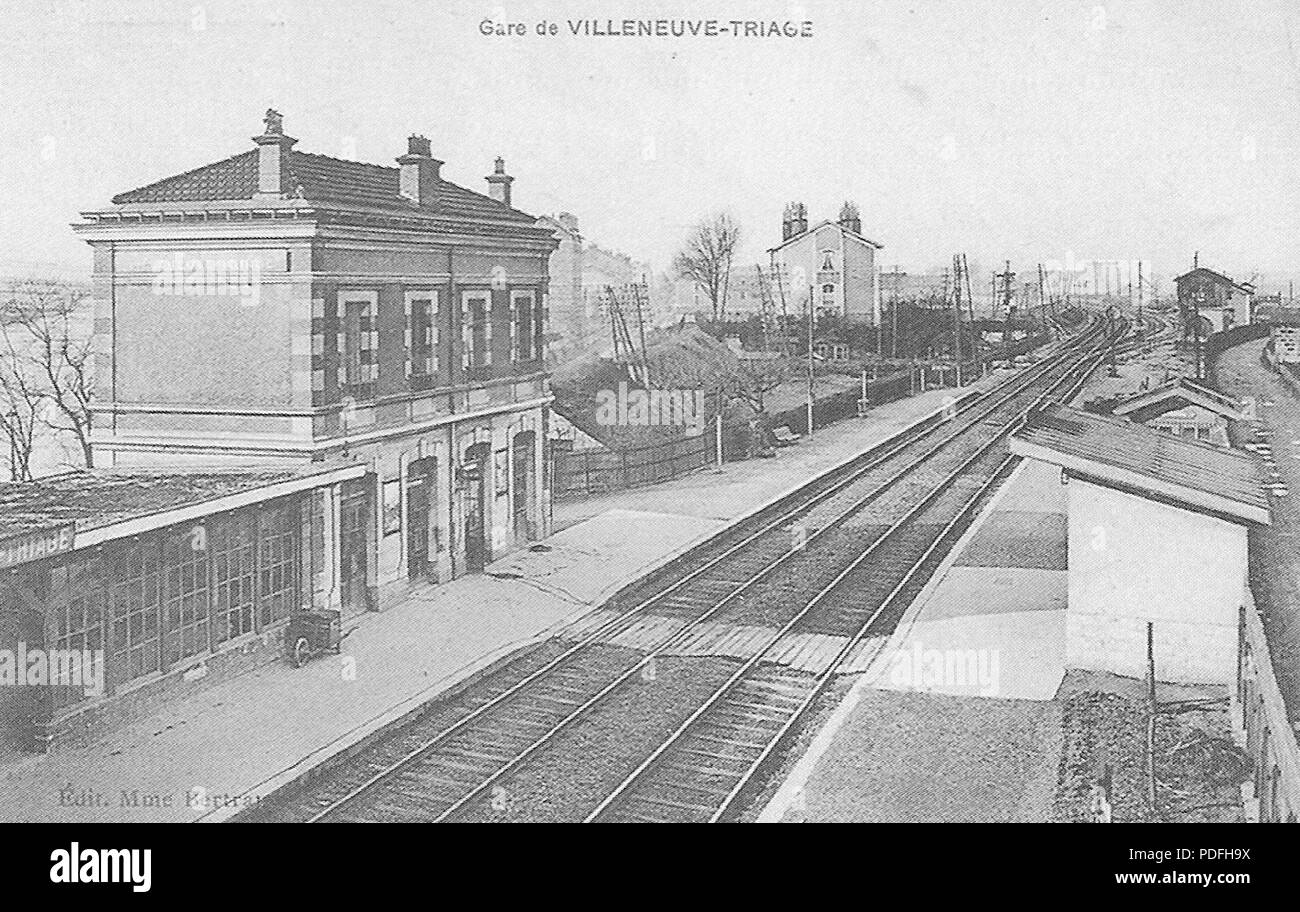 Villeneuve france Black and White Stock Photos & Images - Alamy