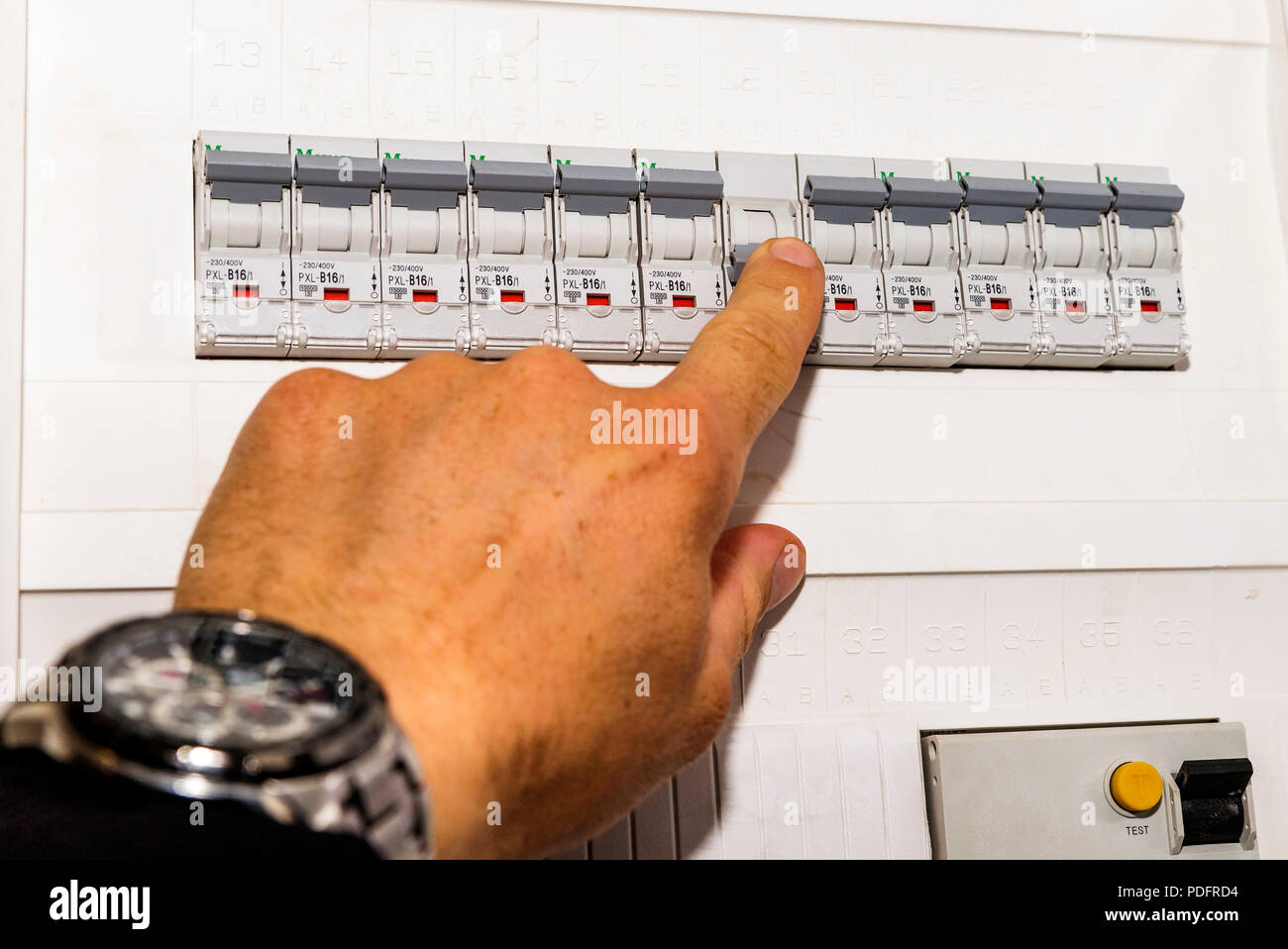 Fuse Box Vs Circuit Breaker A Detailed Comparison, 59 OFF