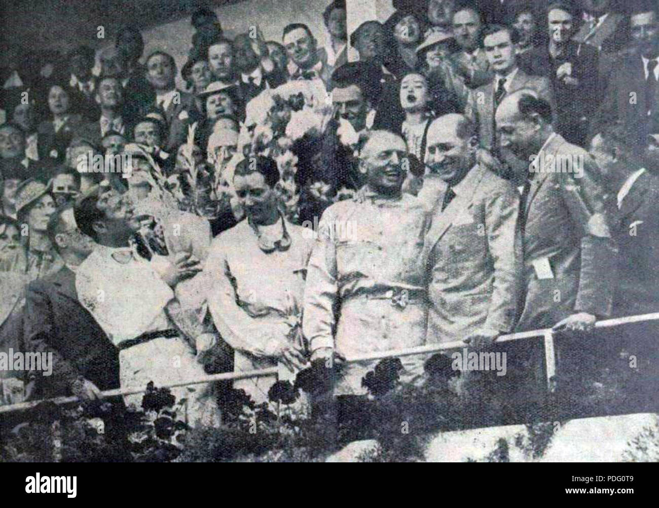 144 Grand Prix de l'ACF 1939, G. à D. Müller, Le Bègue, Étancelin, le ministre de la justice Marchandeau, et le président de l'ACF de Rohan Stock Photo