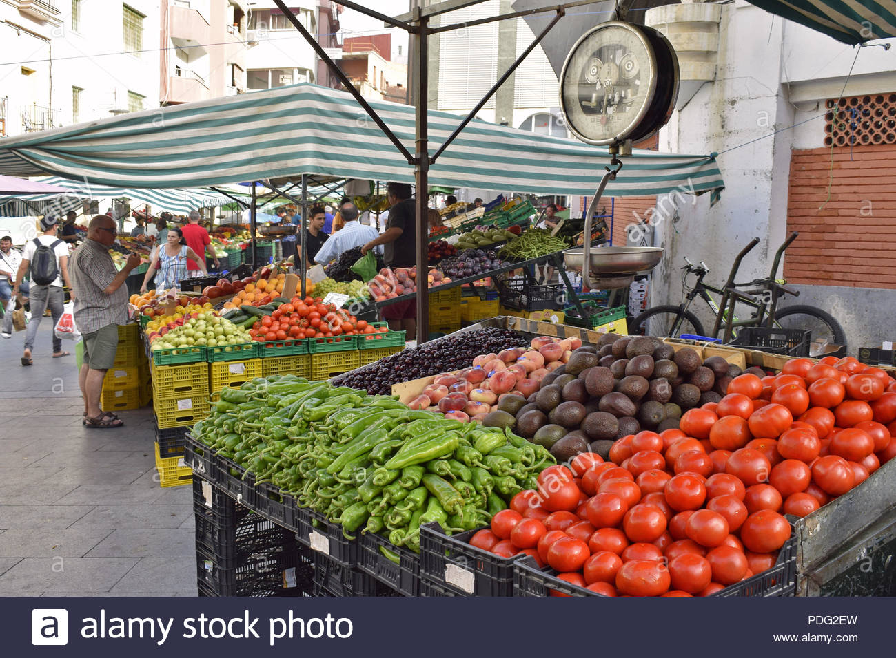 Mercado Ingeniero Torroja - street market with fruits and ...