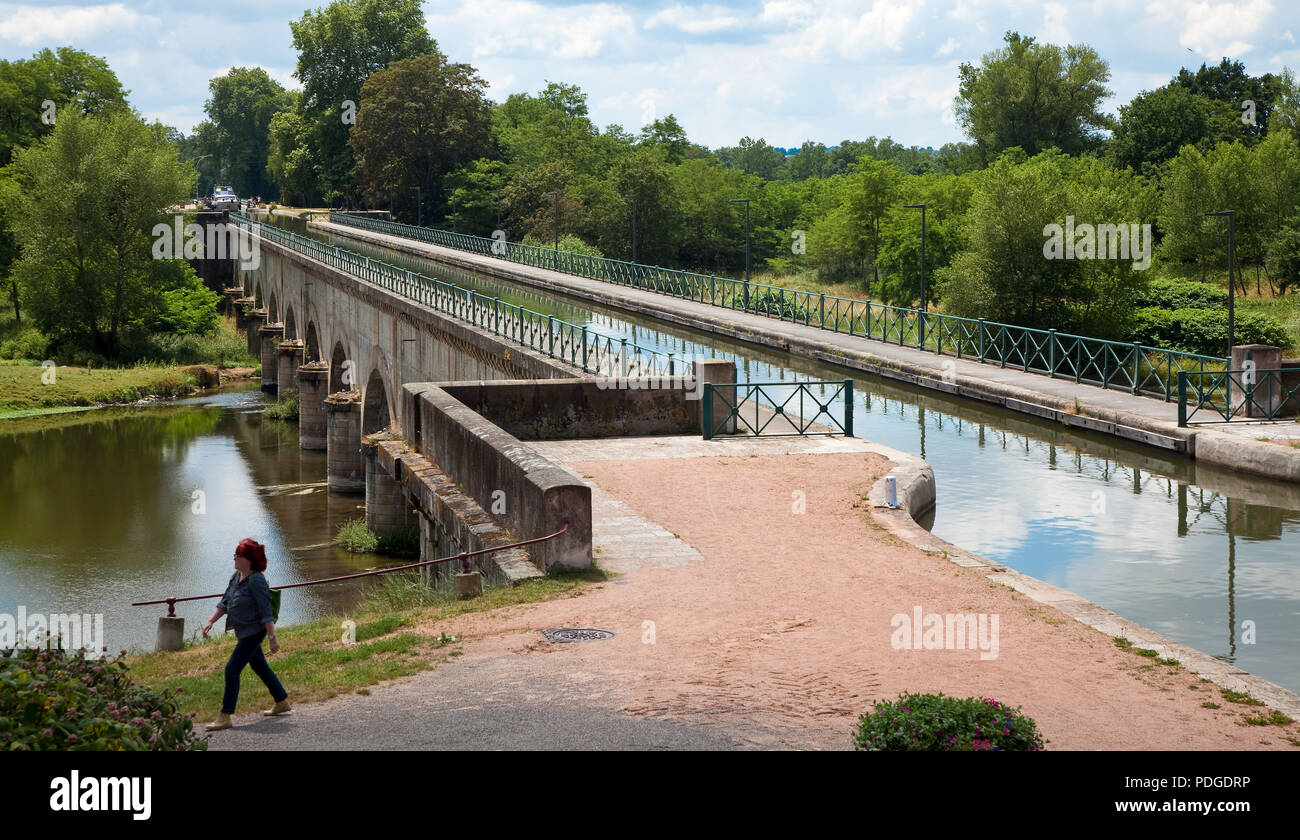 Digoin Burgund Canal du Centre. Aquädukt über die Loire erbaut in den 1930er Jahren Länge 243 m Stock Photo