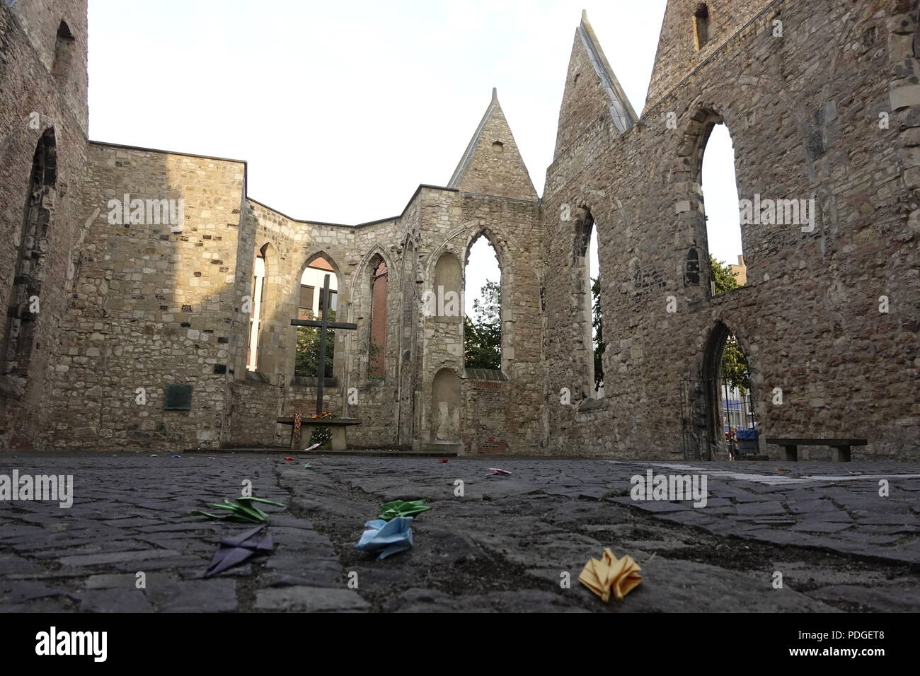 Gedenktag des Atombombenabwurfs auf Hiroshima in Ruine der Aegidienkirche Hannover. Stock Photo