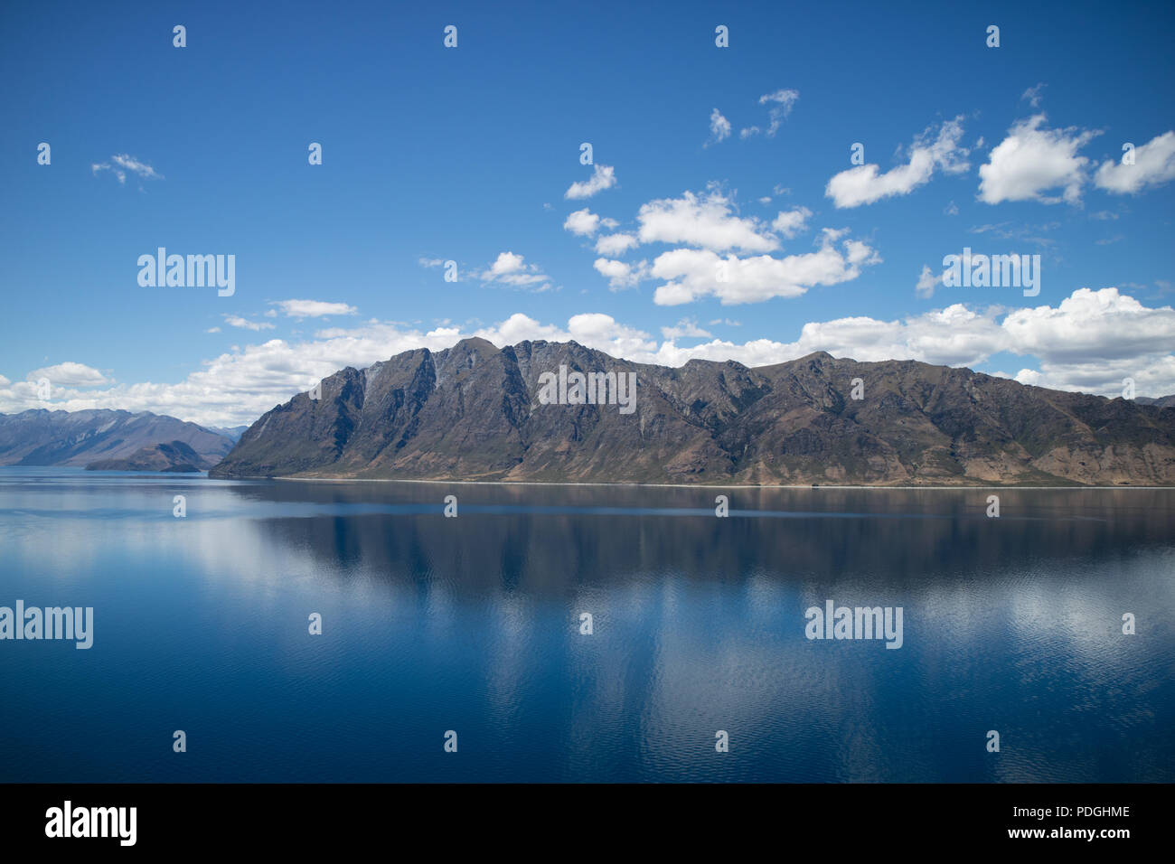 Lake Hawea in New Zealand Stock Photo - Alamy