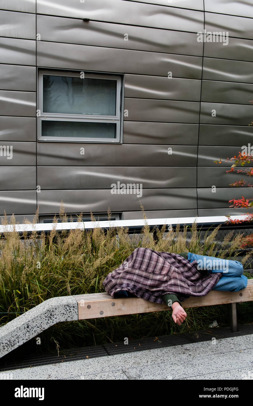 Man sleeping on bench hi-res stock photography and images - Alamy