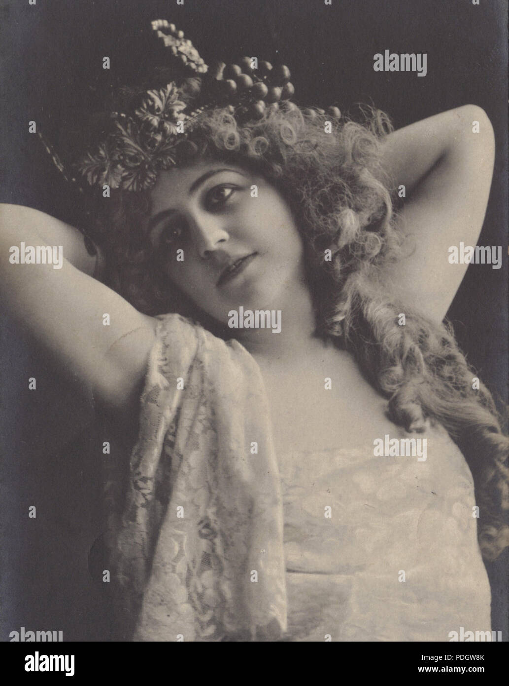 216 Maenad in the Morning, Jugendstil Epoche Stage Performer, circa 1903, close-up Stock Photo