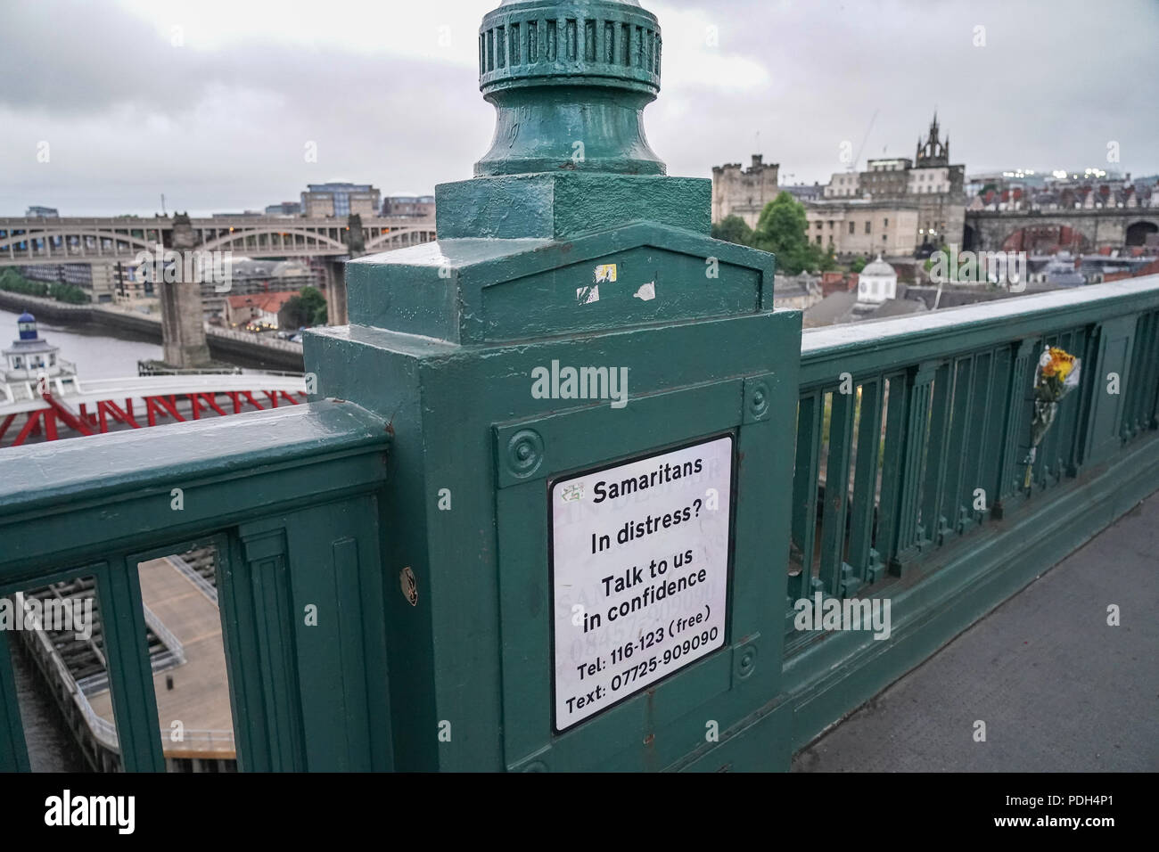 Commemorative flowers next to a sign for the Samaritans on a bridge in the city of Newcastle, UK. Photo date: Monday, June 11, 2018. Photo: Roger Garf Stock Photo