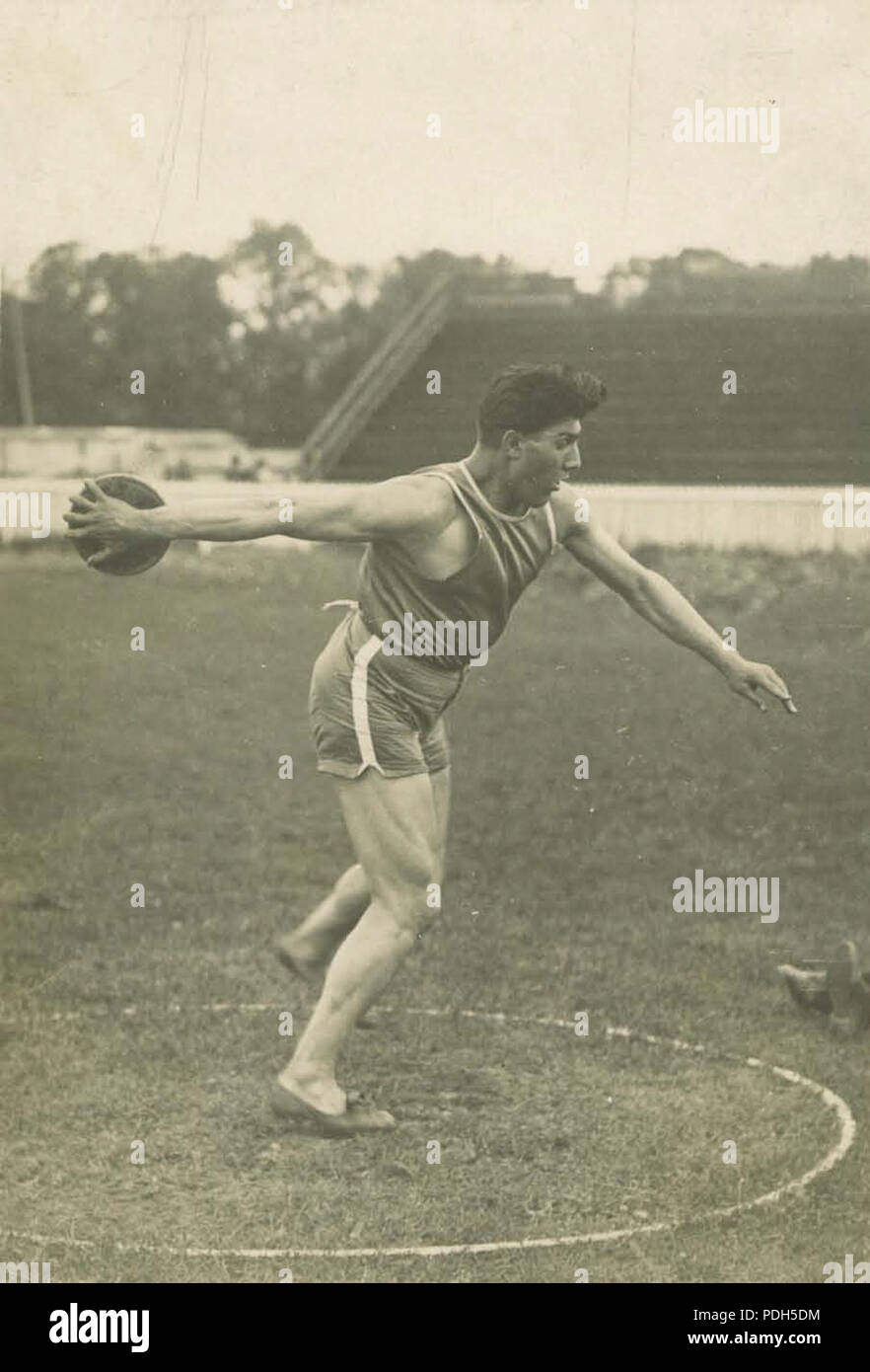 276 Raoul Paoli - Lancer du disque -1919-1926 1 Stock Photo - Alamy