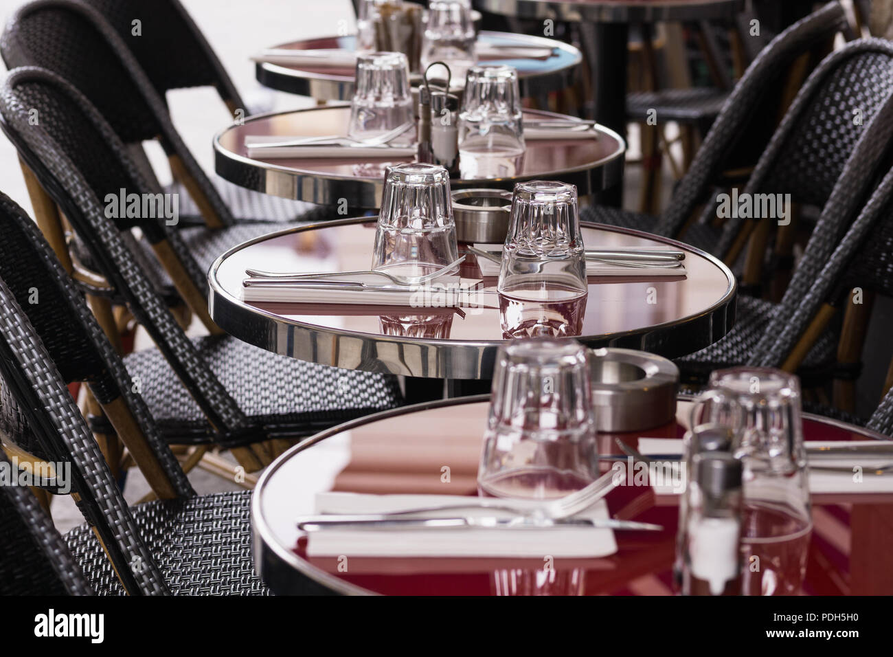 Black Napkins: The Swanky-Restaurant Status Symbol?