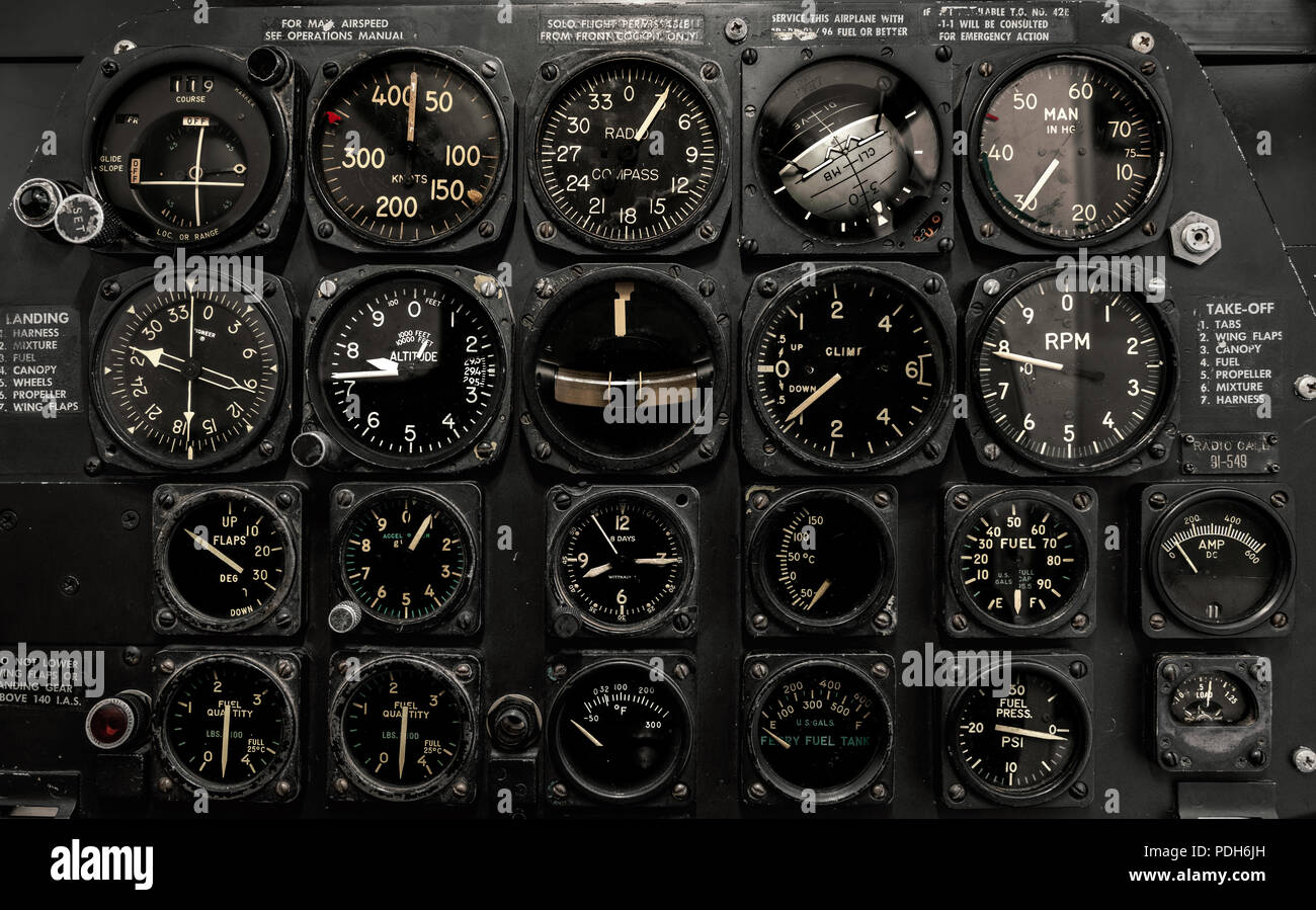 vintage airplane instrument panel Stock Photo Alamy