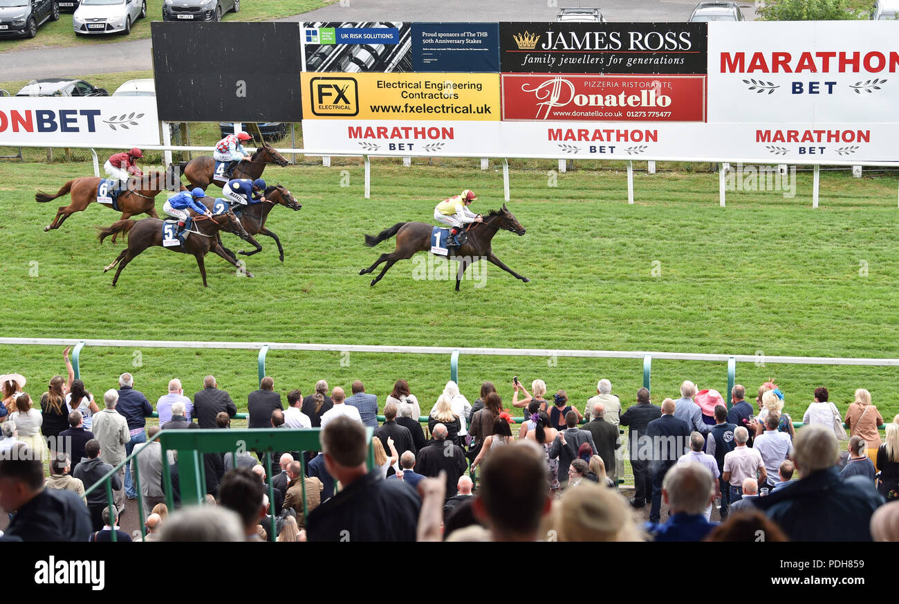 Brighton Races Crowd High Resolution Stock Photography And Images Alamy