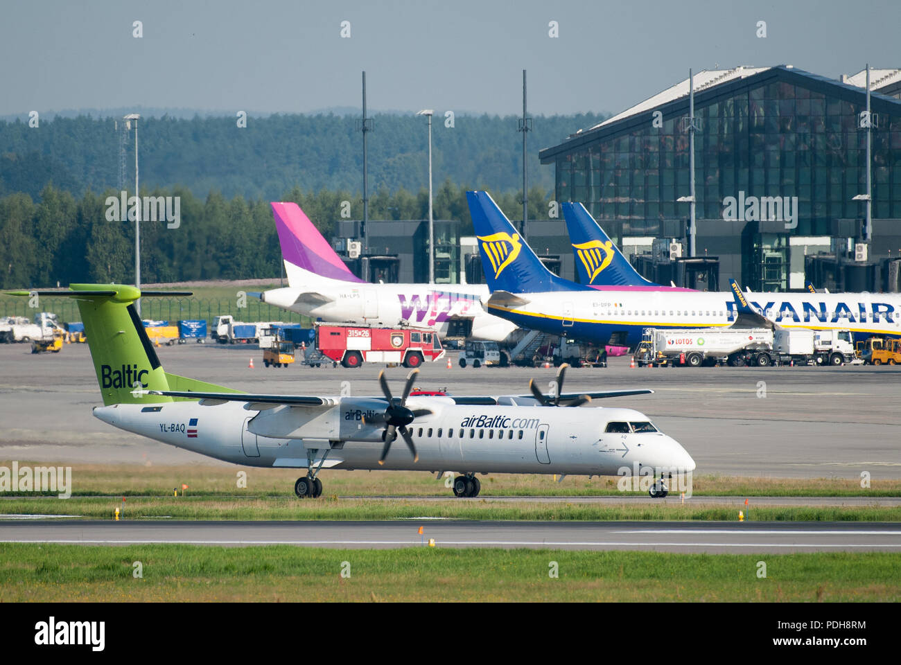 Q400 hi-res stock photography and images - Page 8 - Alamy