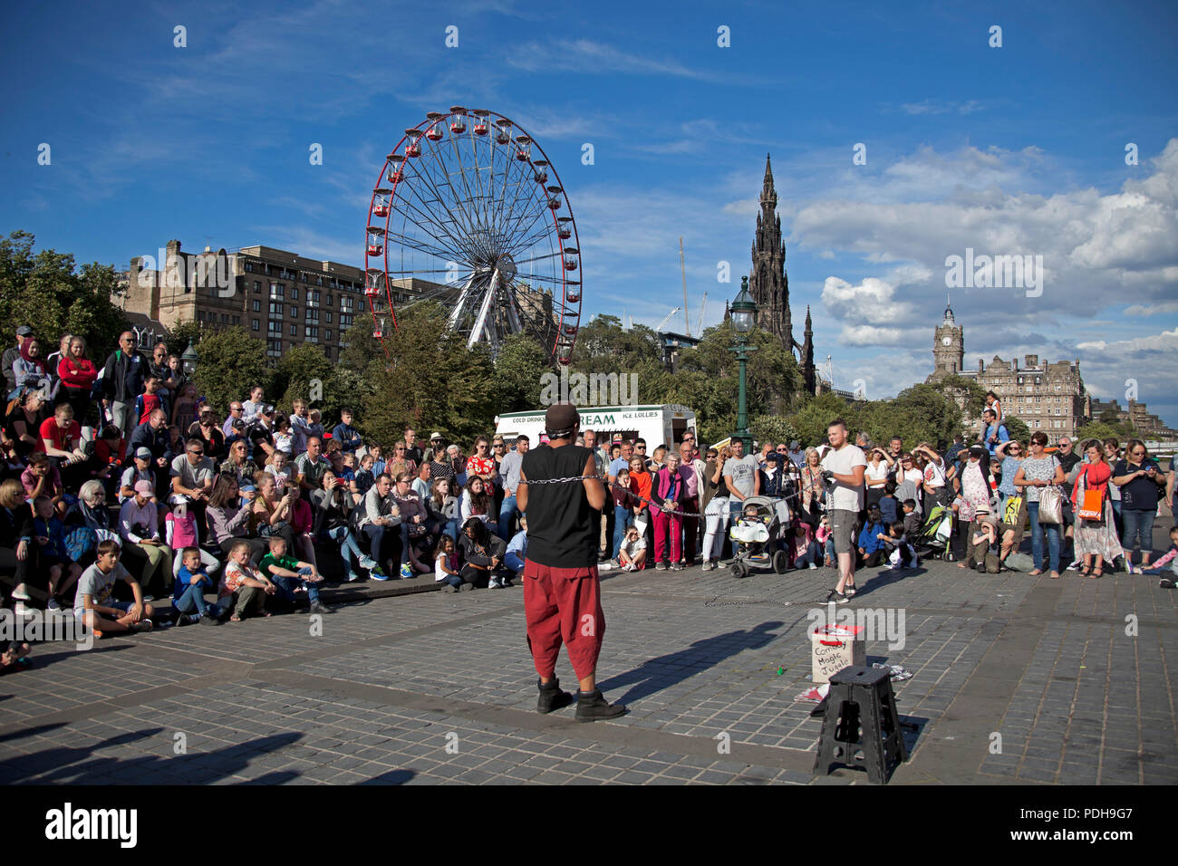 Edinburgh, Scotland, UK.9 August 2018. Sunny day at Edinburgh Festival Fringe at the Mound where some colourful characters entertained the audiences on the 6th day of the festival, Stock Photo