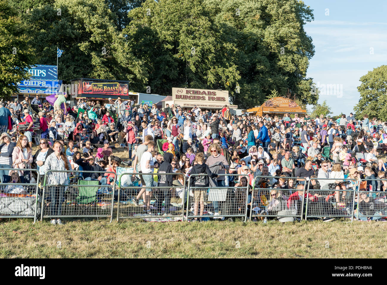 Ashton Court, Bristol, UK. 09 August 2018. Despite large crowds gathering in the sun at Ashton Court for the Special Shaped Balloon launch, the winds proved to be too strong to permit the balloons to fly safely. Organisers are hoping for better flying condition on Friday morning’s first mass launch celebrating 40 years of the fiesta.  Neil Cordell/Alamy Live News Stock Photo