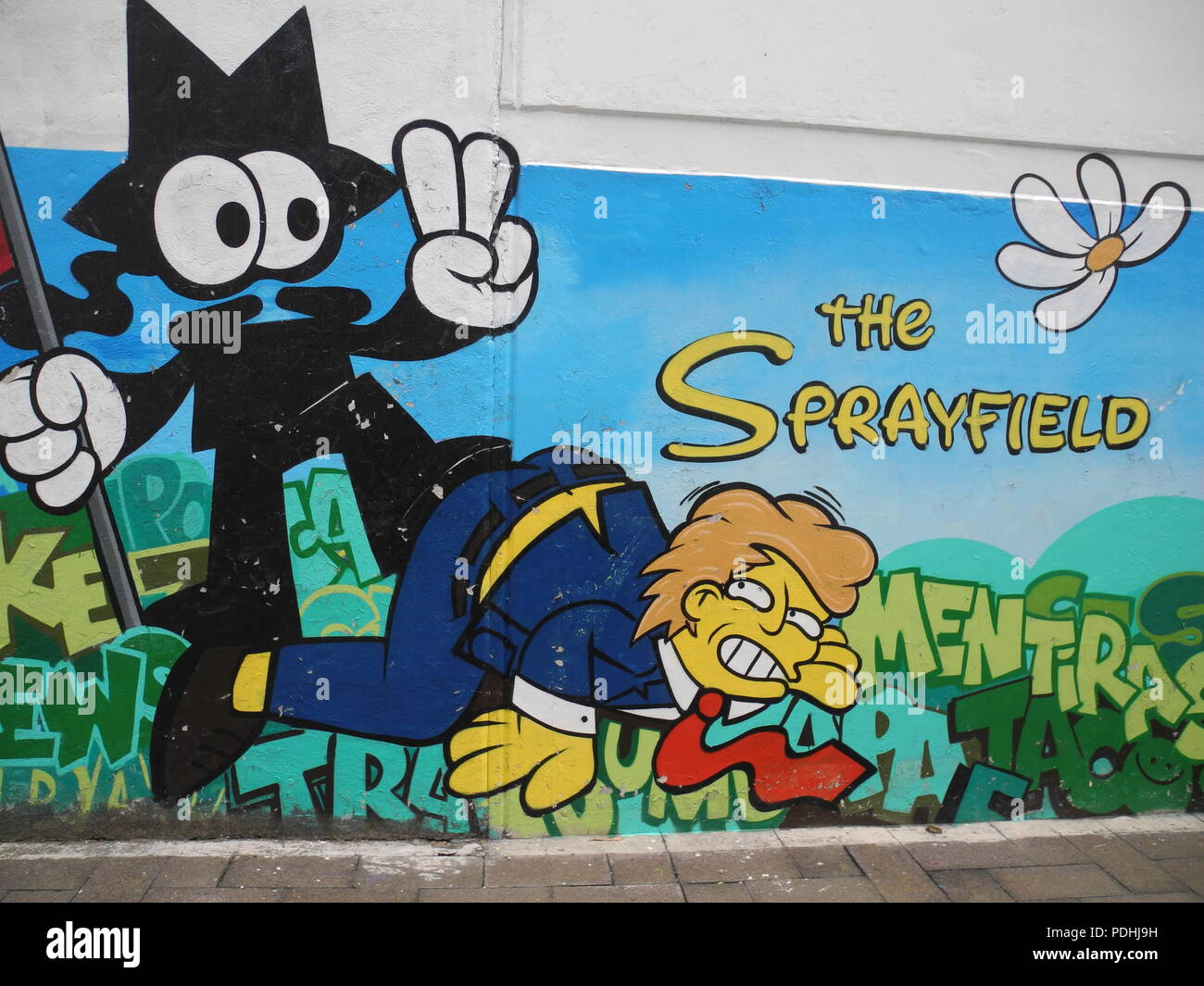 Mexico City, Mexico. 08th Aug, 2018. Graffiti with the Simpson family and the inscription 'The Sprayfield' decorate walls in the district Infonavit Iztacalco. In the west of the metropolis of millions there are more than 20 graffiti works with Homer, Marge, Bart, Lisa, Maggie and other famous comic figures of the series. The artist collective Night Lords would like to give the quarter a more friendly touch. (to dpa yellow instead of grey: graffiti artists create 'Sprayfield' in Mexico from 10.08.2018) Credit: Amelie Richter/dpa/Alamy Live News Stock Photo