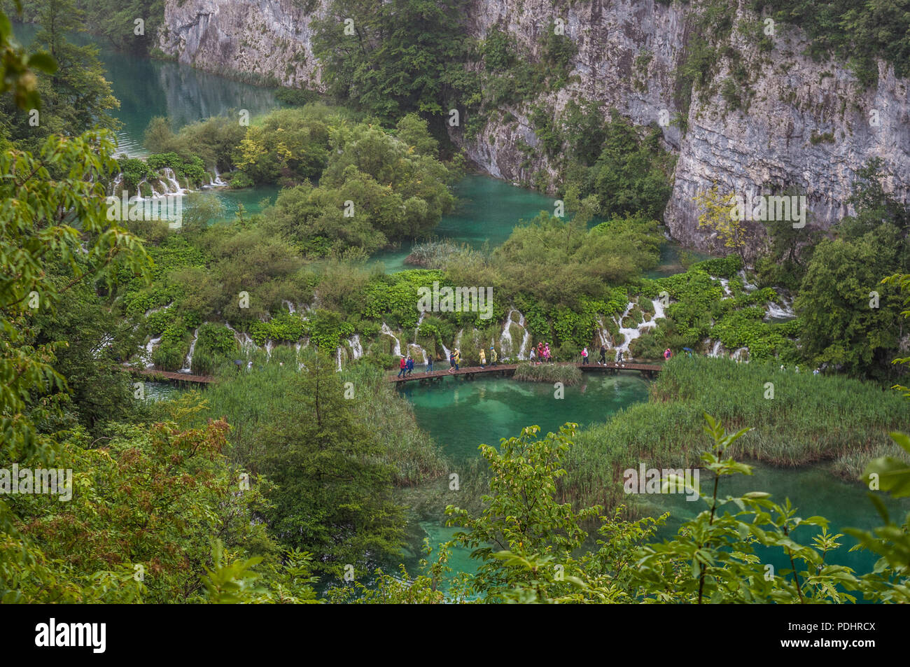Croatia: people on the walkway at Plitvice Lakes National Park, of the oldest and famous parks in the State at the border to Bosnia Herzegovina Stock Photo - Alamy