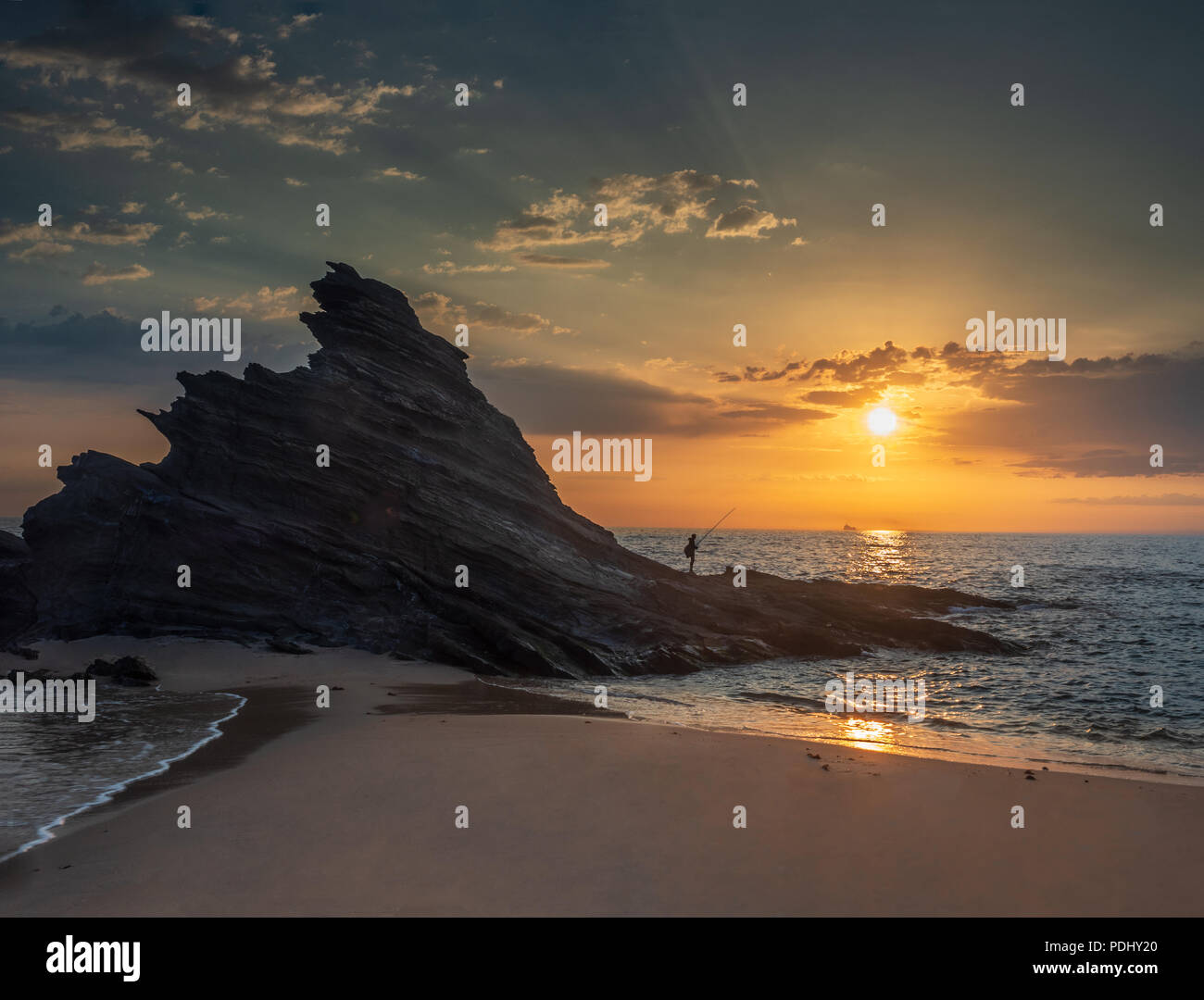 Sunset fishing hi-res stock photography and images - Alamy