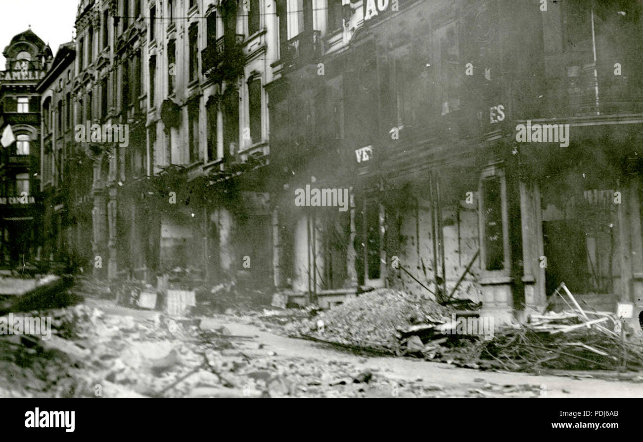 99 Charleroi - ruine après les destructions d'août 1914 - rue de la Montagne Stock Photo