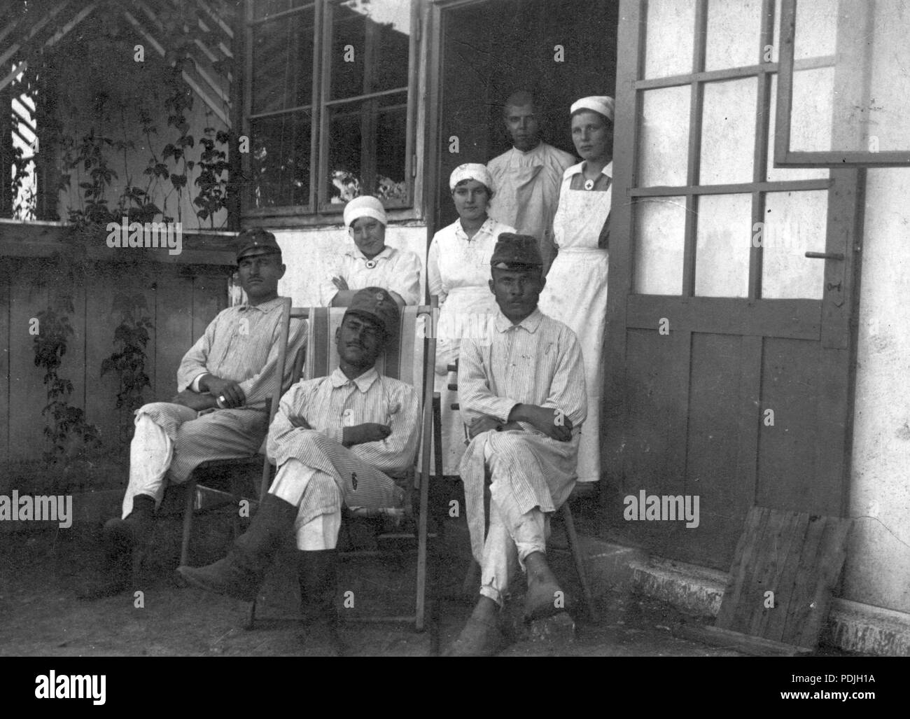 1950s nurse uniform hi-res stock photography and images - Alamy