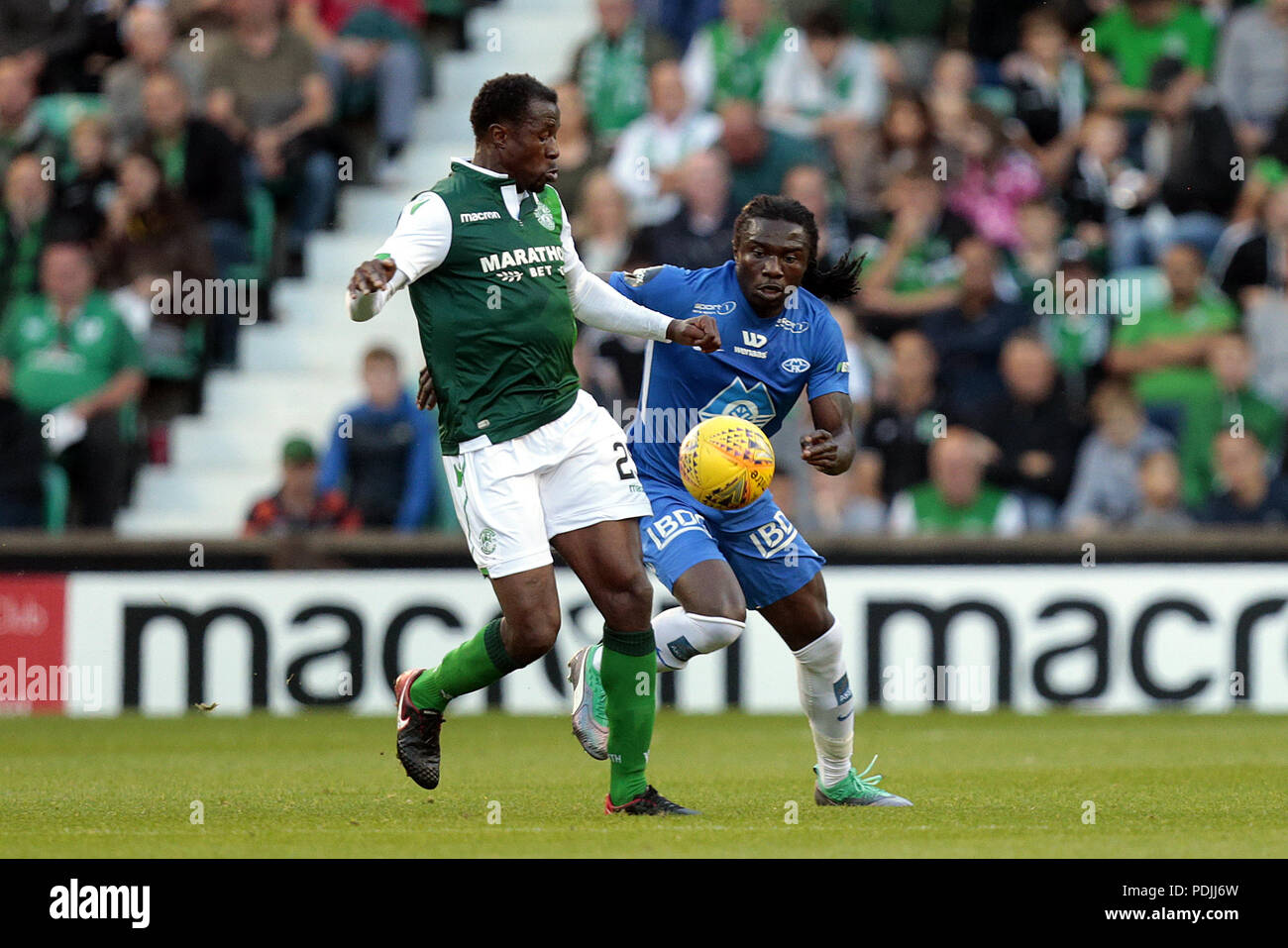 Hibernian's Efe Ambrose (left) battles with Molde's Daniel Chima (right) during the UEFA Europa League third qualifying round, first leg match at Easter Road, Edinburgh. Stock Photo