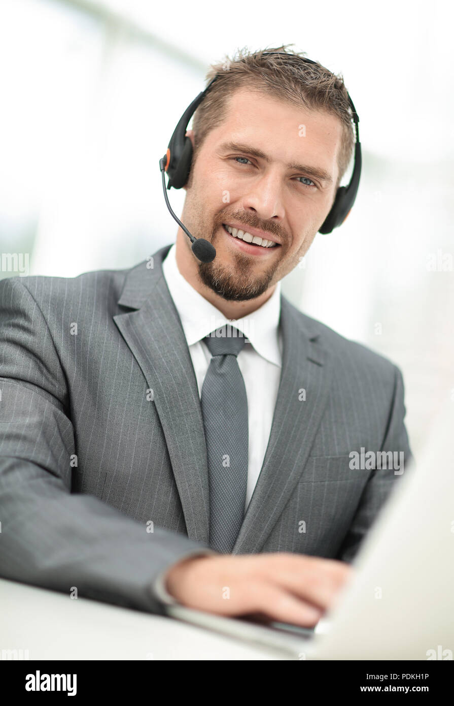 Young Agent Of The Call Center With The Headphones Stock Photo Alamy young-agent-of-the-call-center-with-the-headphones-stock-photo-alamy