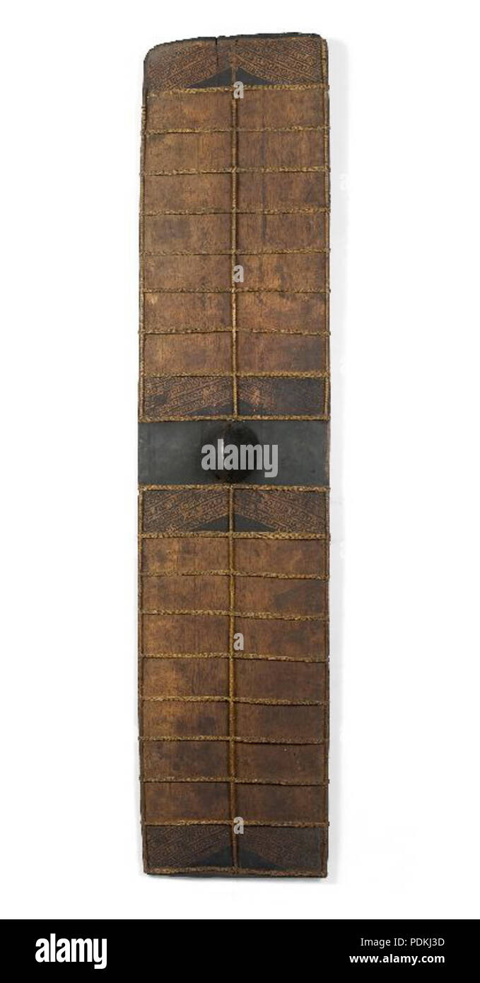 156 Houten schild met rotan vlechtwerk - Collectie stichting Nationaal Museum van Wereldculturen - TM-A-720 Stock Photo