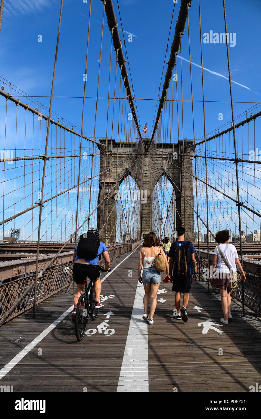 Brooklyn suspension bridge hi-res stock photography and images - Alamy