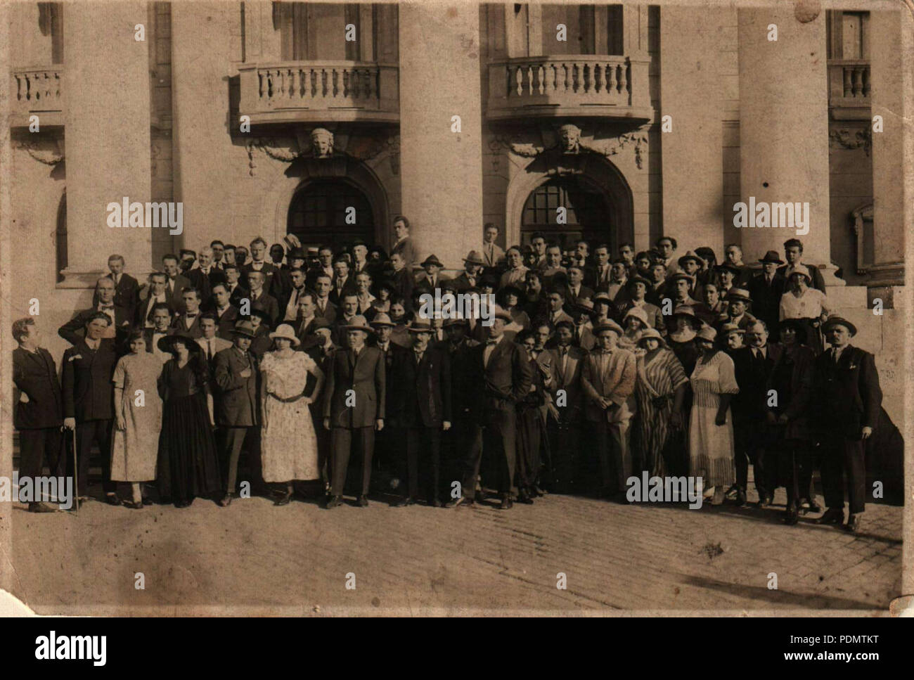 40 BASA-1671K-2-18-1-Opera singers and conductors Stock Photo