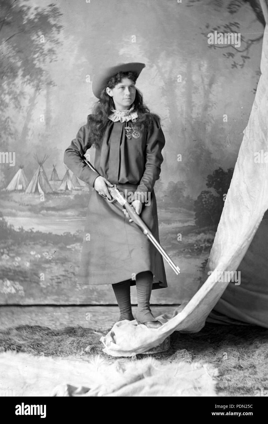 Annie oakley Black and White Stock Photos & Images - Alamy