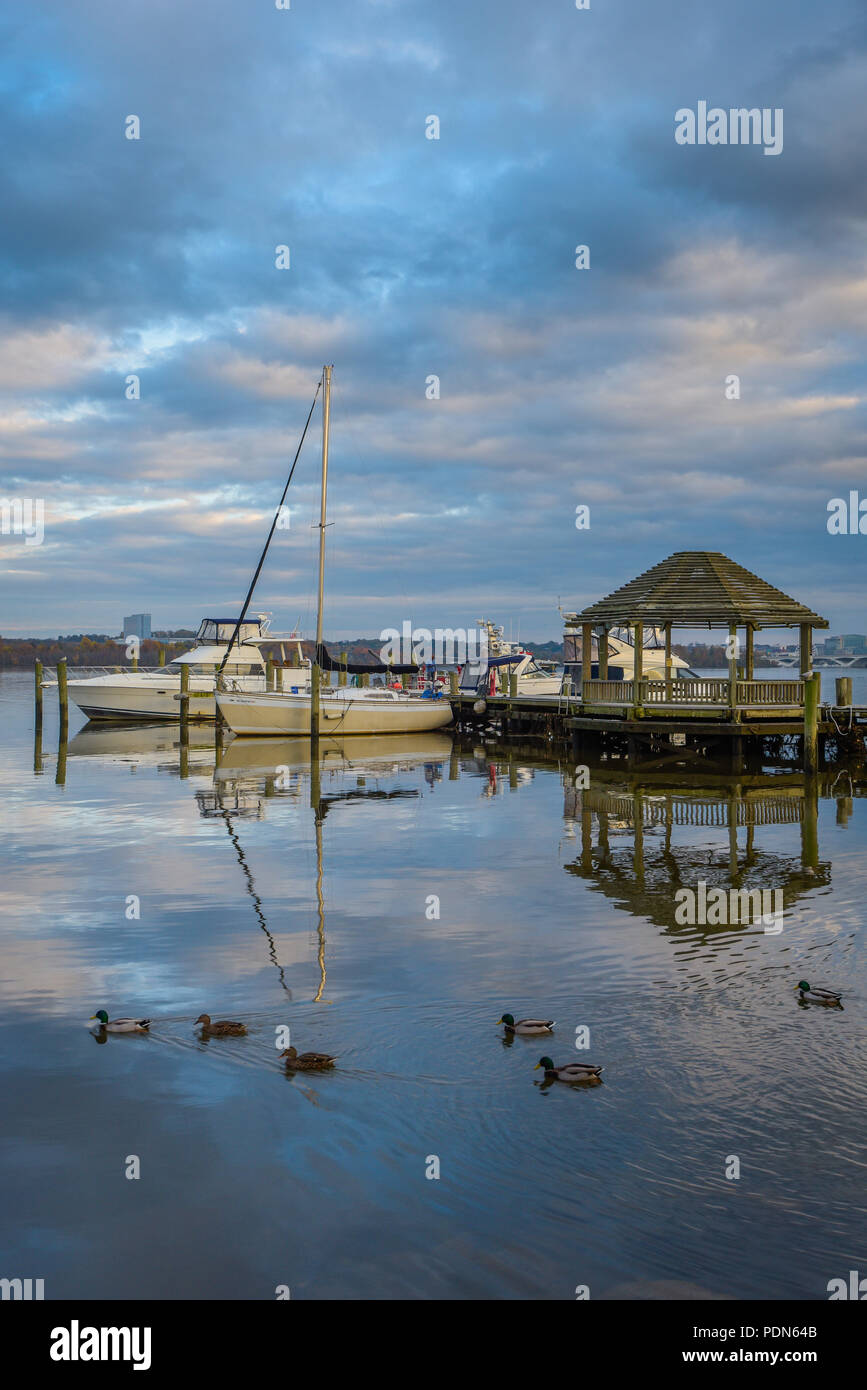 Picture of Old town waterfront alexandria hi-res stock photography and images - Alamy