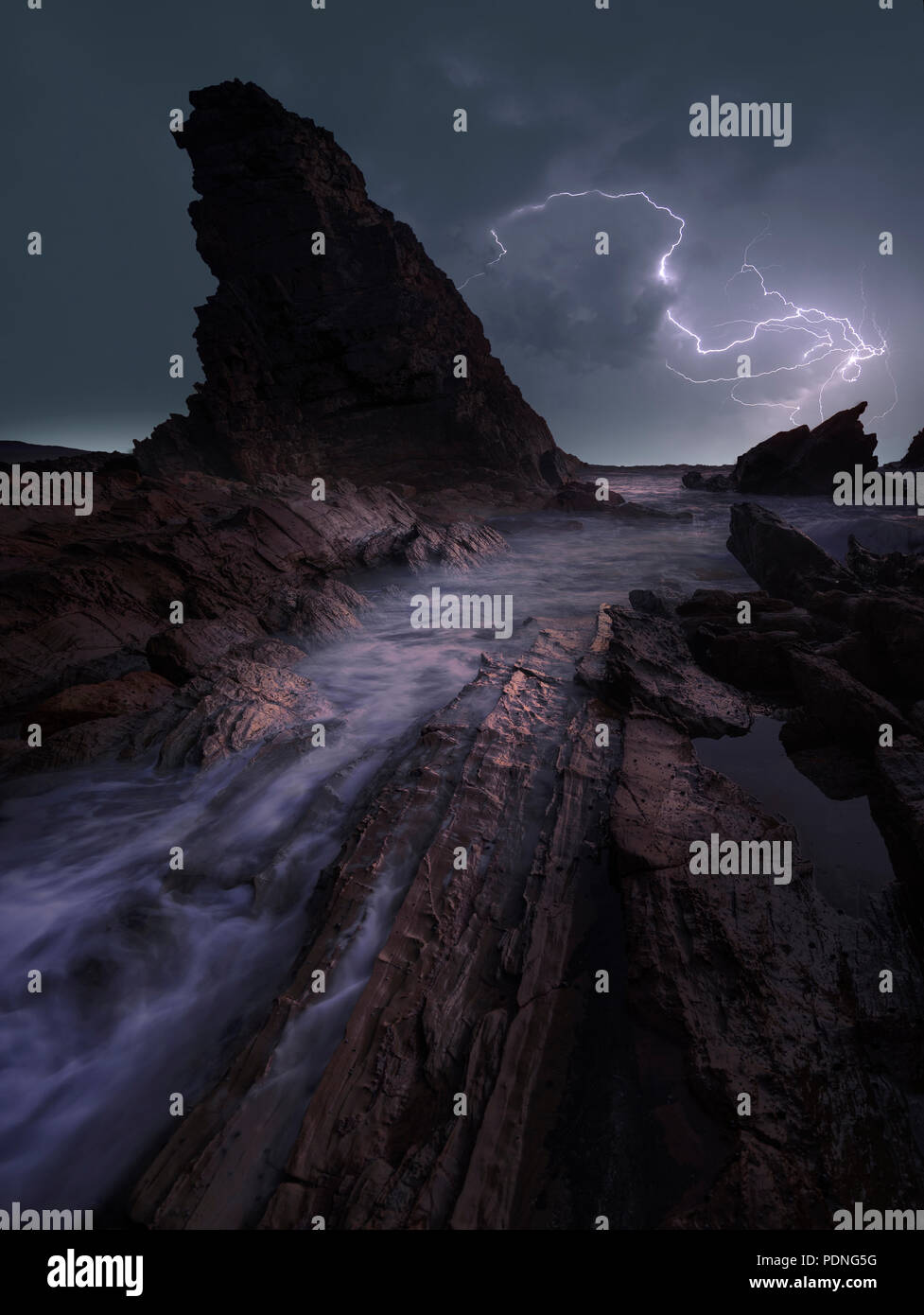 Lightning rocks hi-res stock photography and images - Alamy