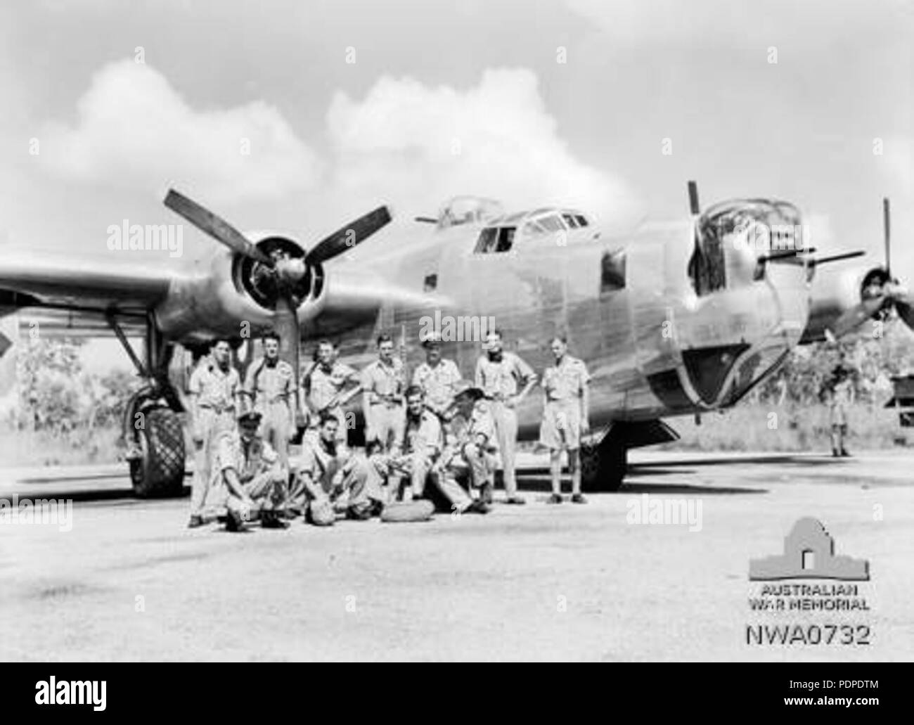 5 21 Squadron RAAF Liberator aircrew Fenton NT Mar 1945 AWM NWA0732 ...