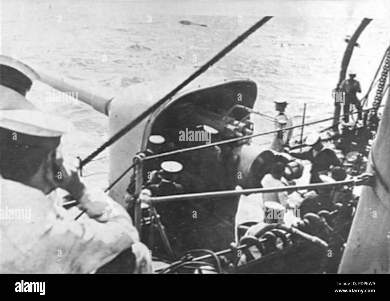 57 HMAS Brisbane 6 inch gun crew AWM A00100 Stock Photo