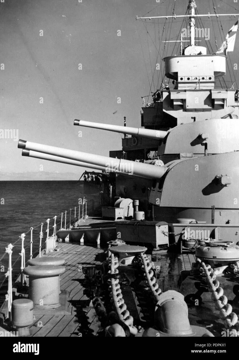 Gun turrets hires stock photography and images Alamy