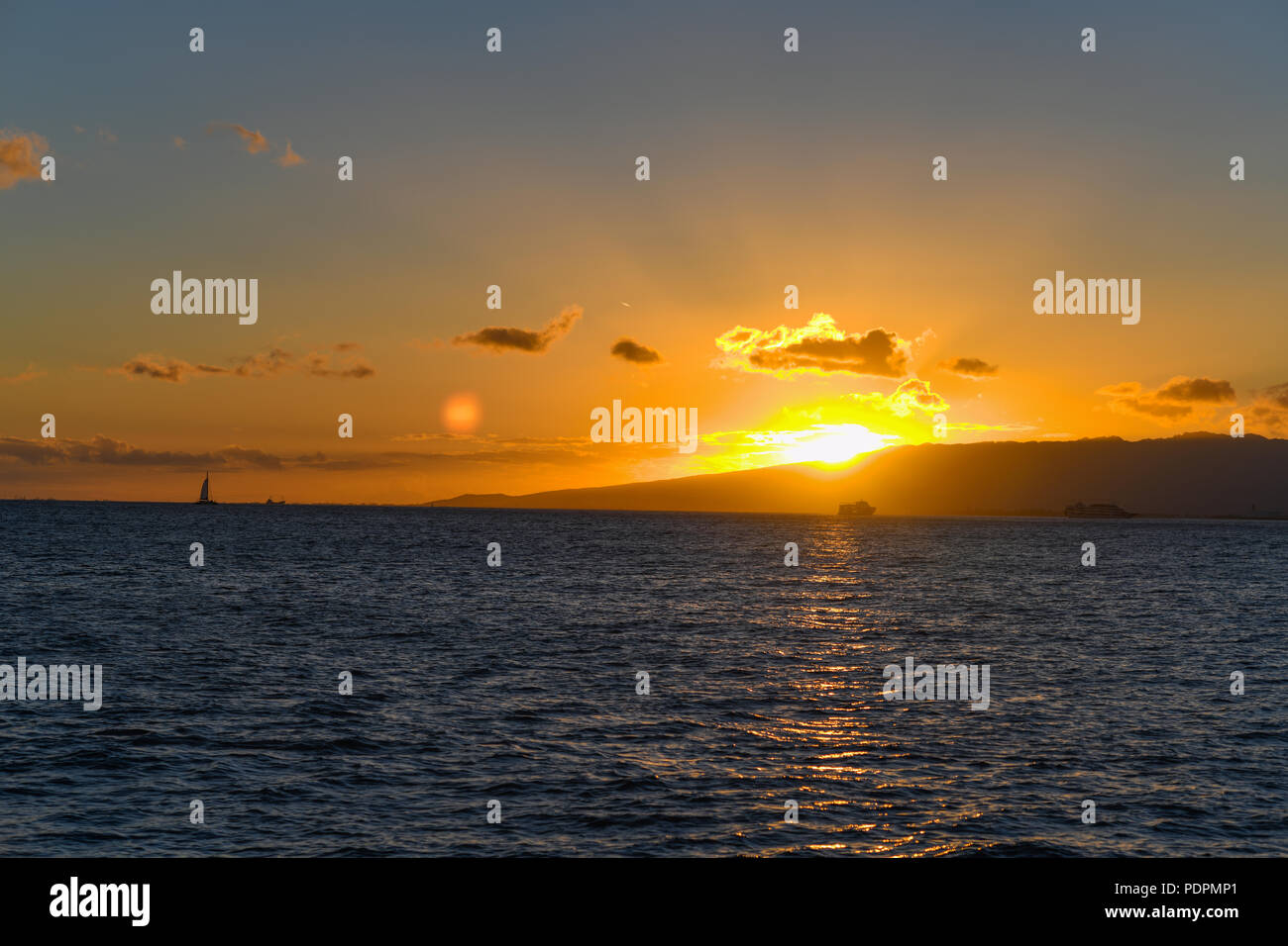 Oahu sunset cruise hi-res stock photography and images - Alamy