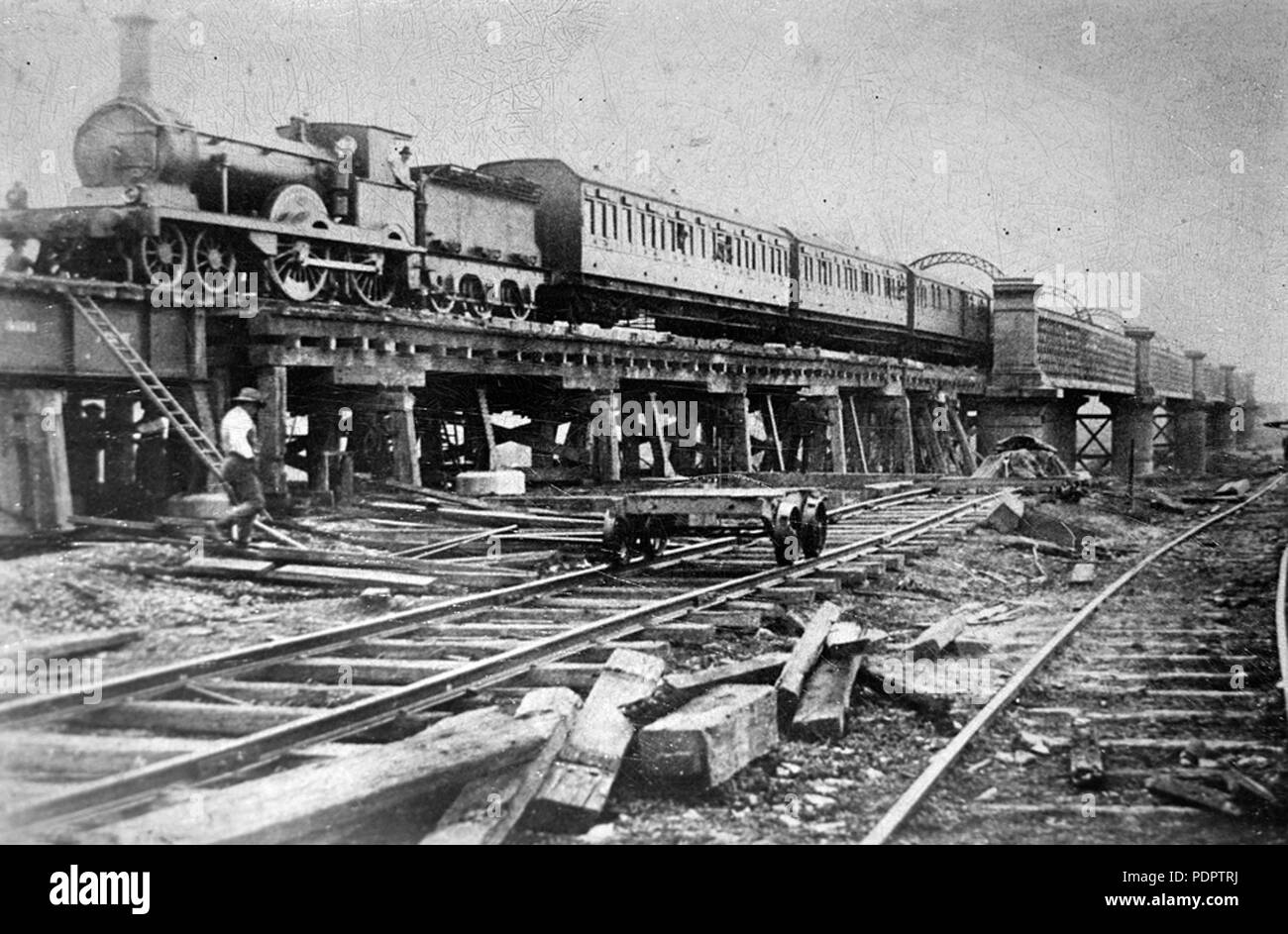 11 Albury Mail train on the viaduct in Wagga Wagga Stock Photo