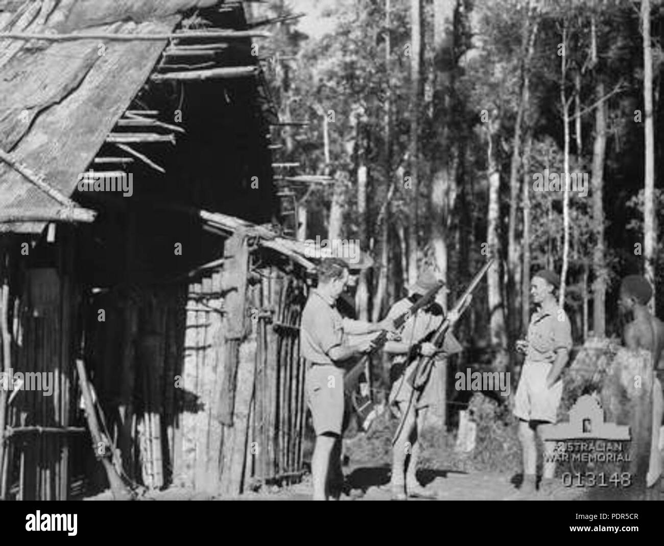 89 NGVR soldiers at Skindewai NG 28 Aug 1942 (AWM 013148) Stock Photo